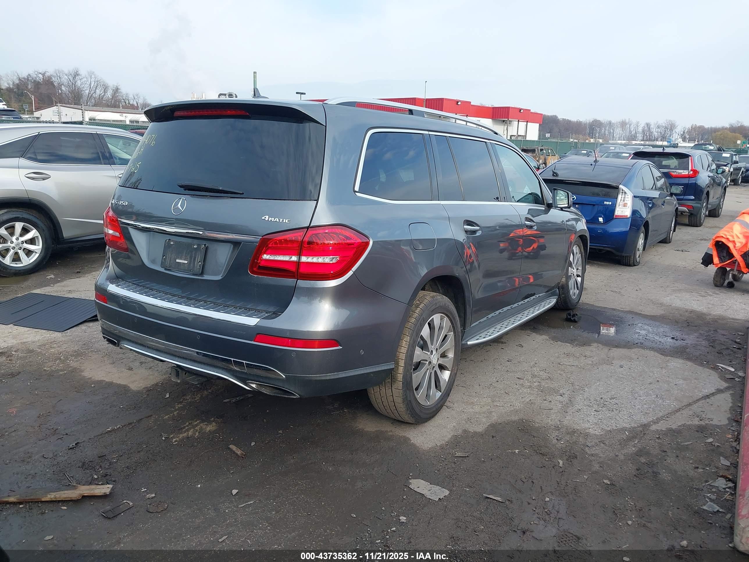 MERCEDES-BENZ GLS image 4