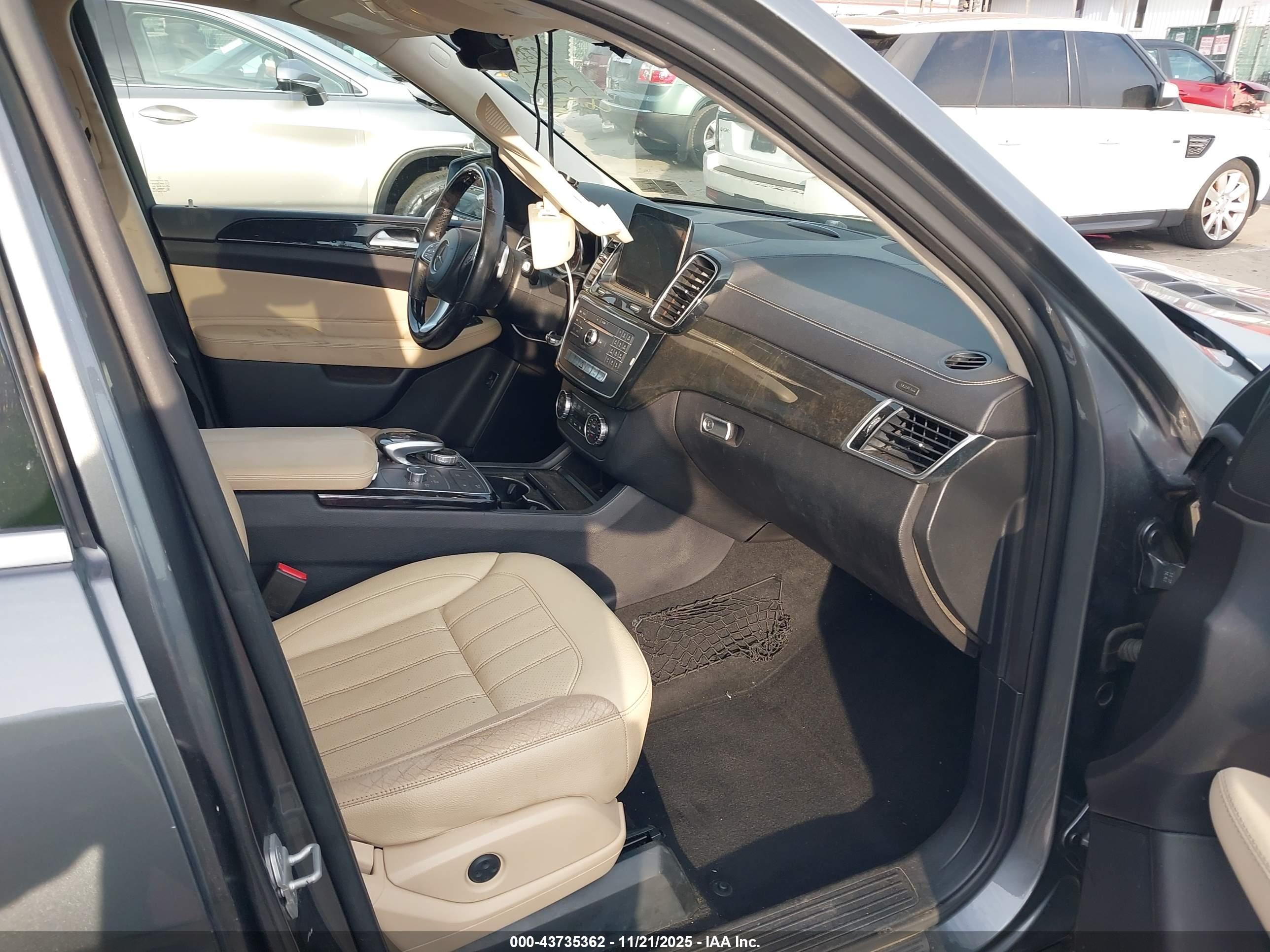 MERCEDES-BENZ GLS image 5