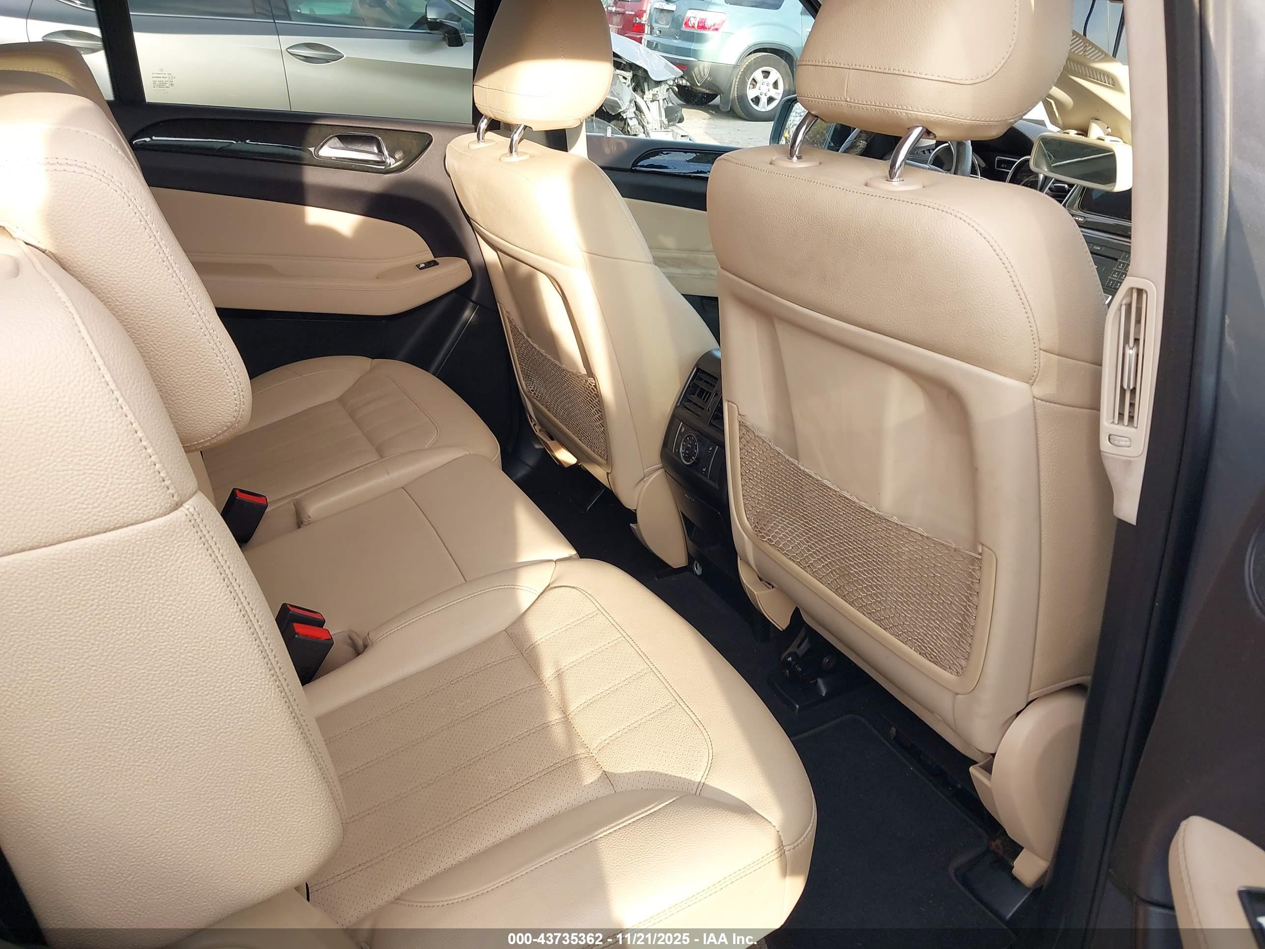 MERCEDES-BENZ GLS image 8