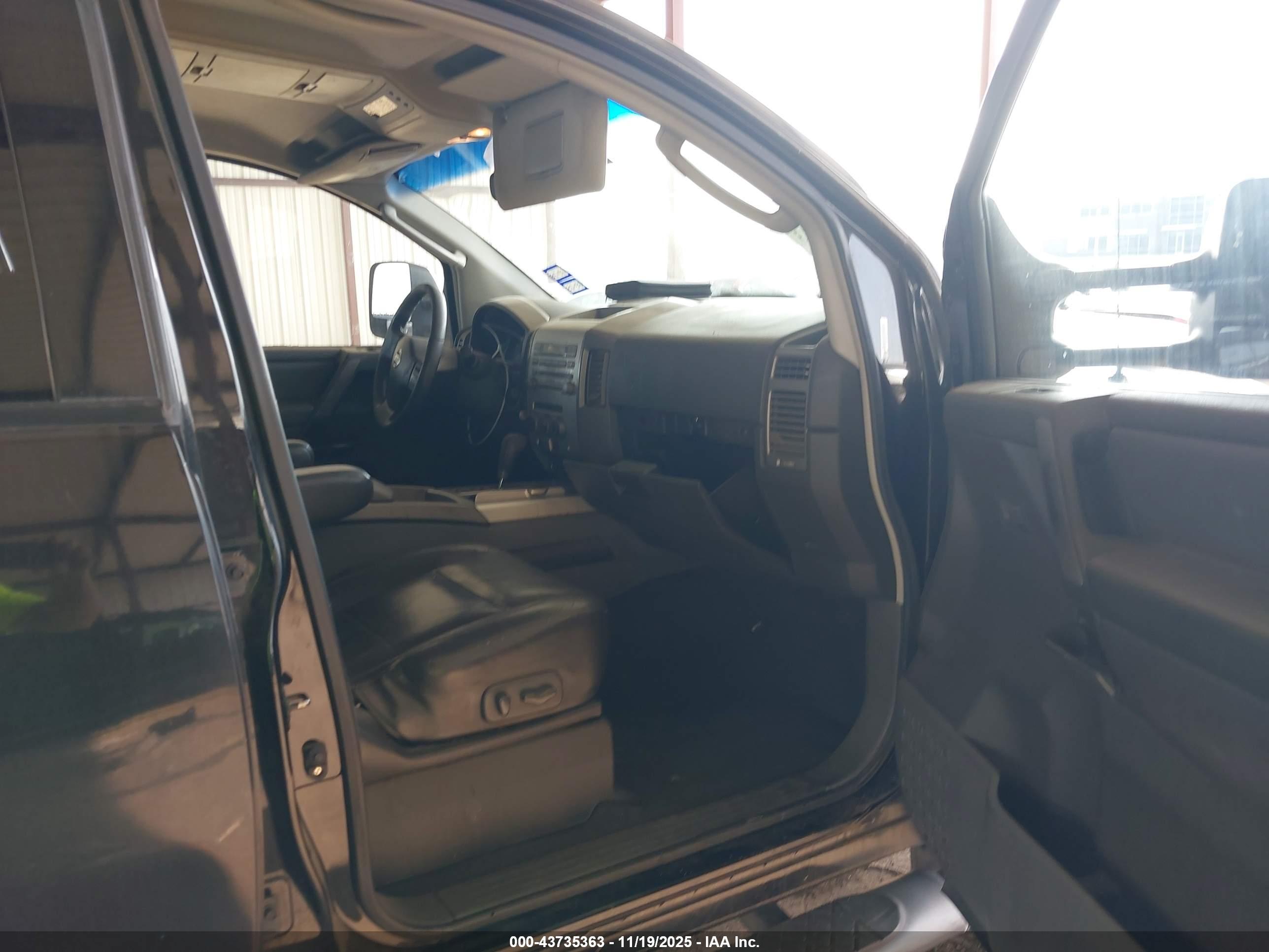 NISSAN TITAN image 5