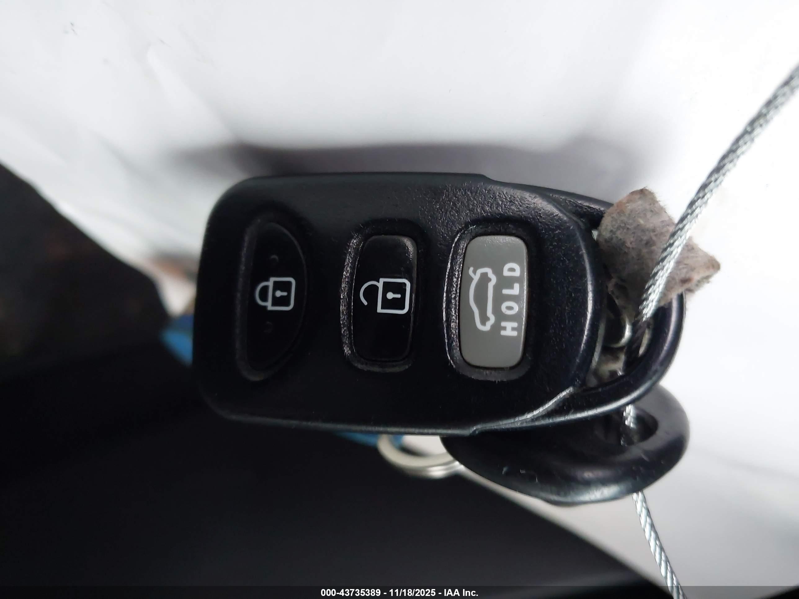 HYUNDAI ELANTRA image 11