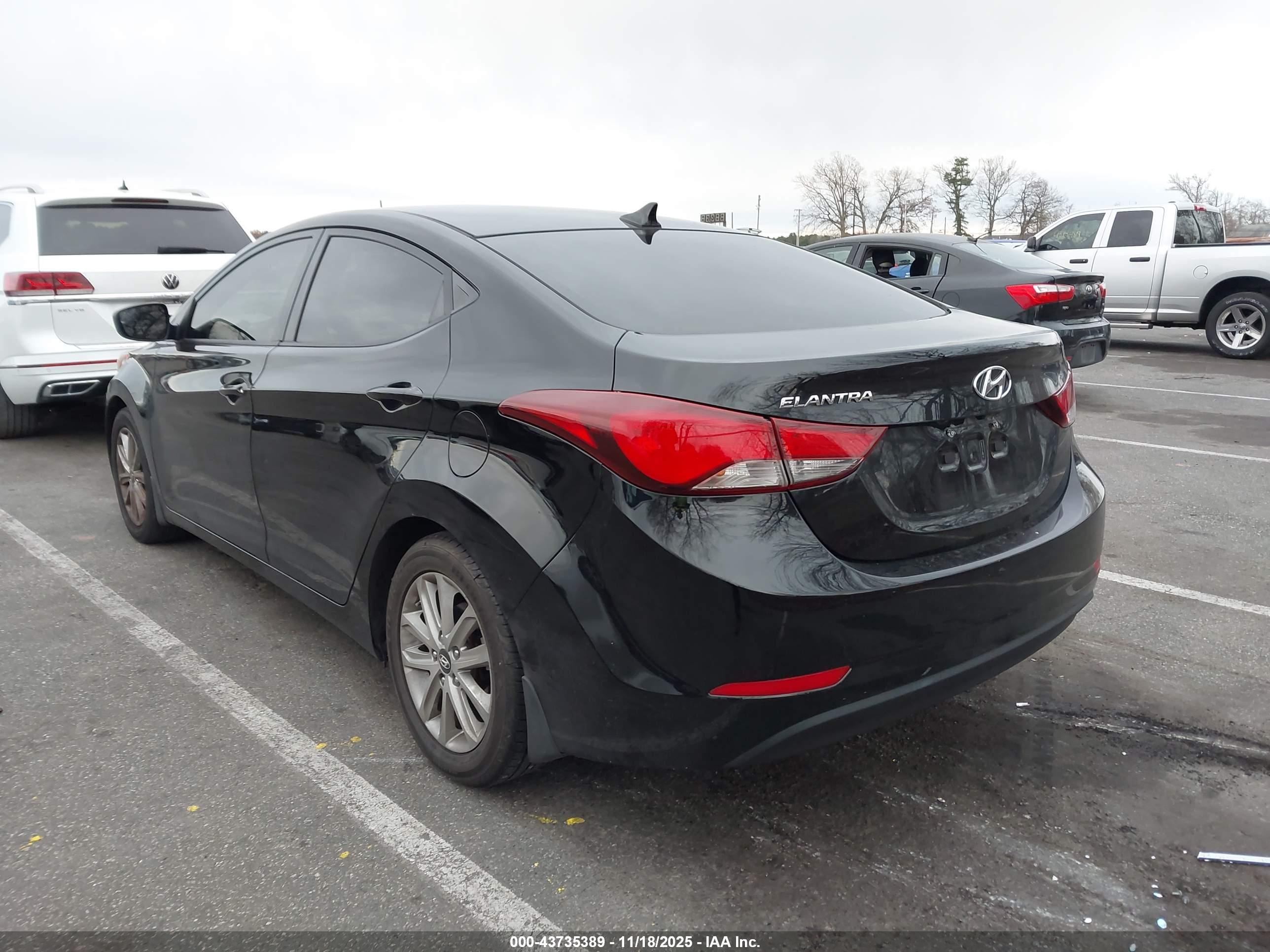 HYUNDAI ELANTRA image 3
