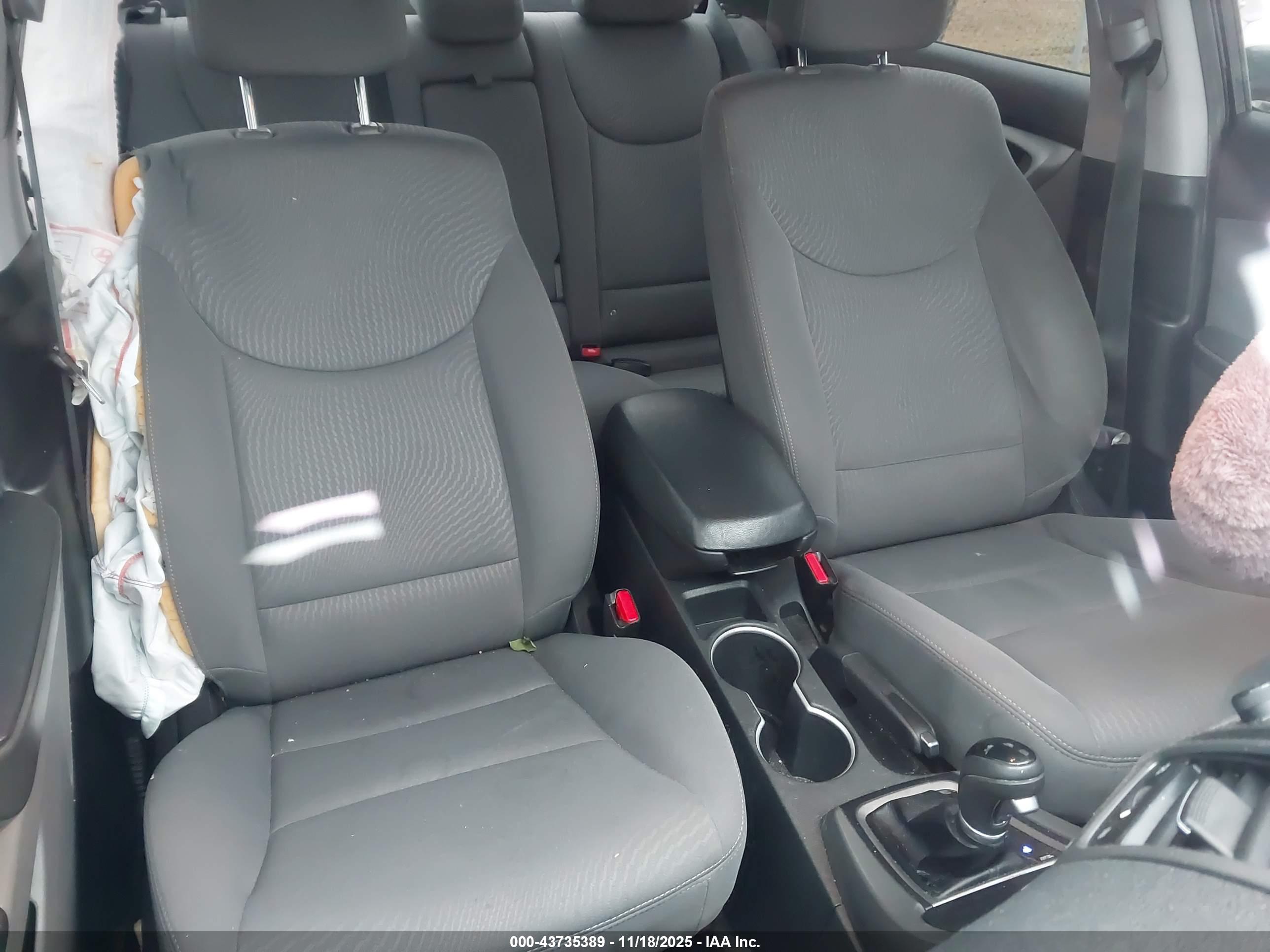 HYUNDAI ELANTRA image 5