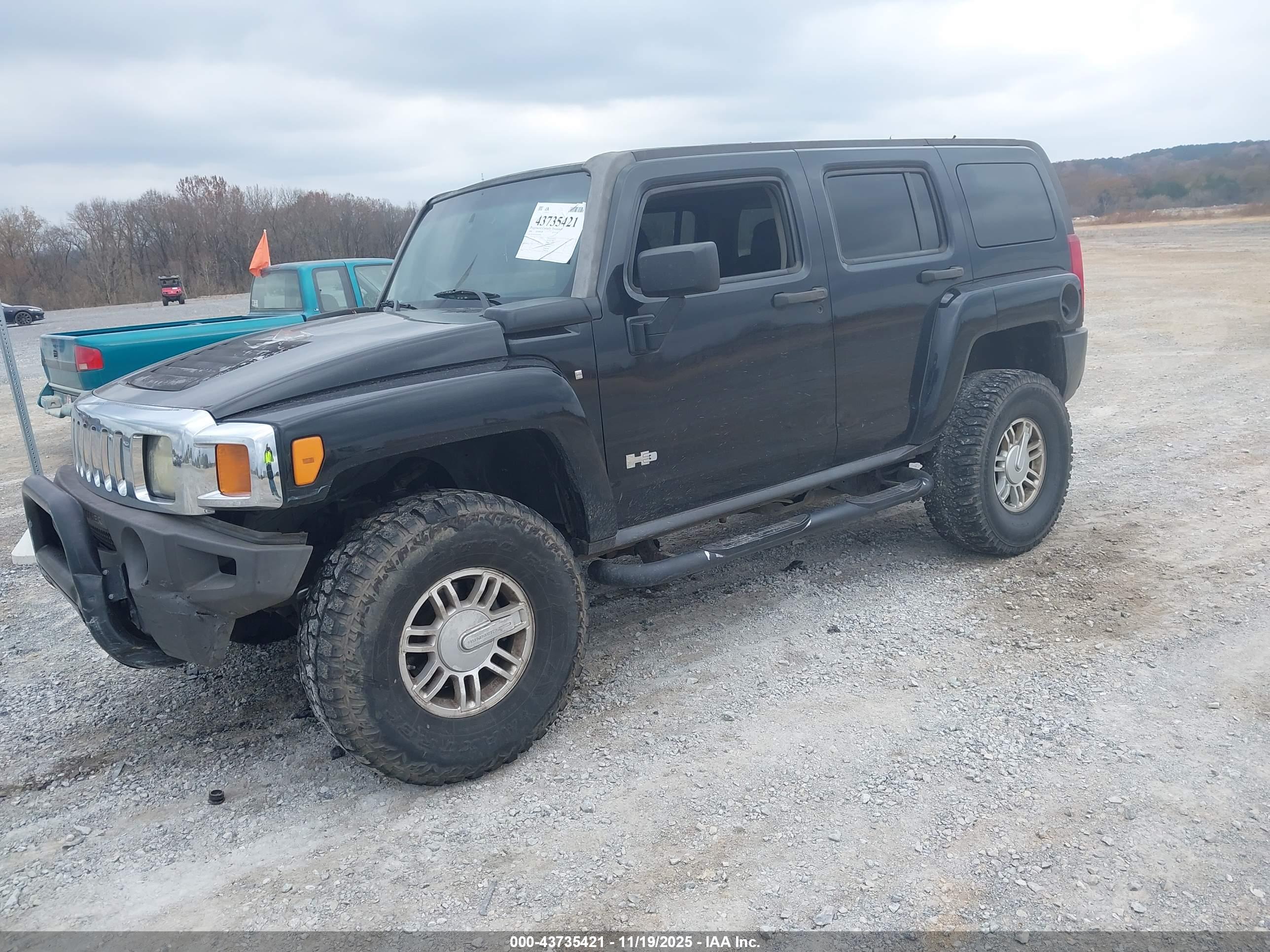 HUMMER H3 image 2