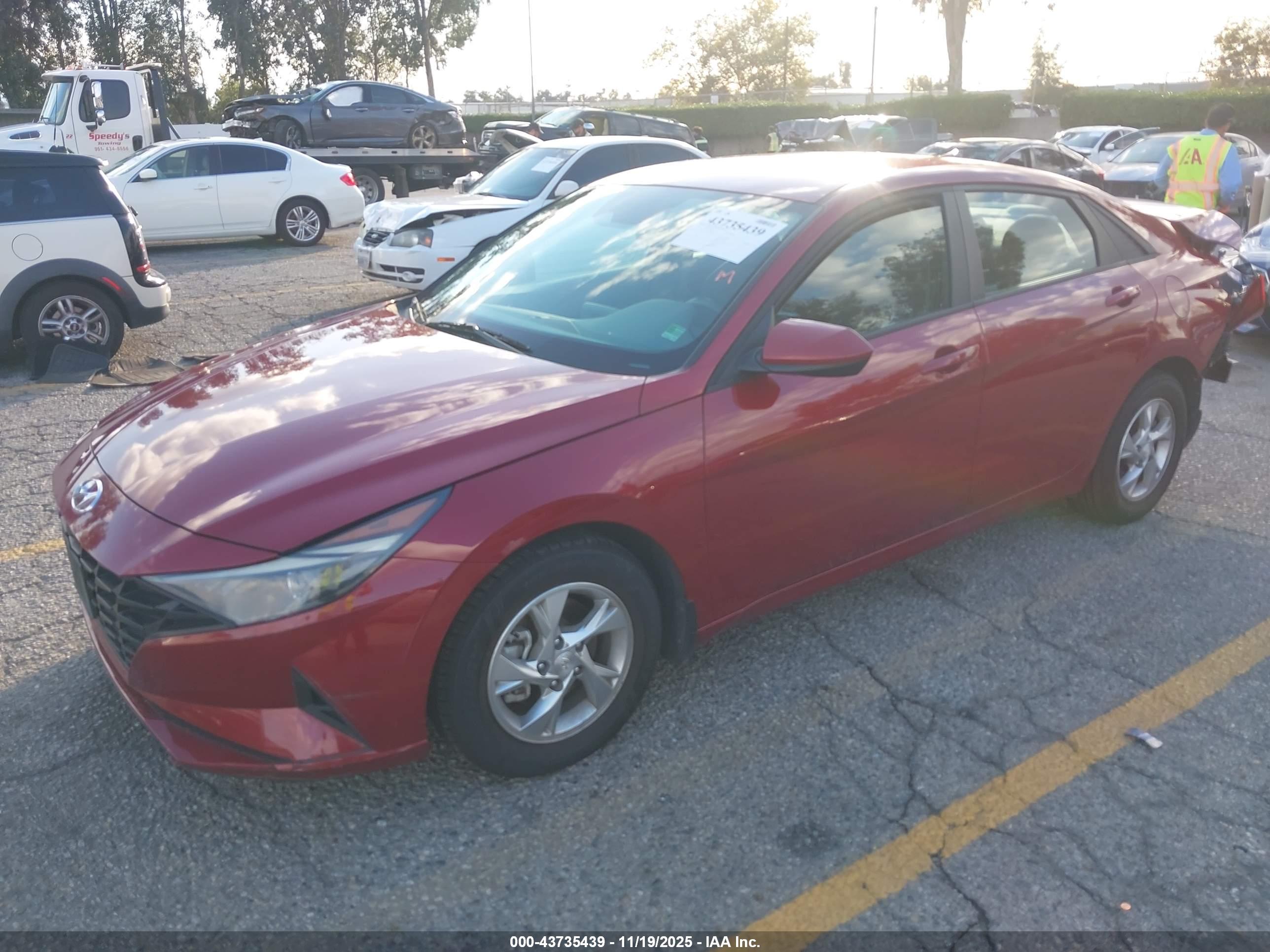 HYUNDAI ELANTRA image 2