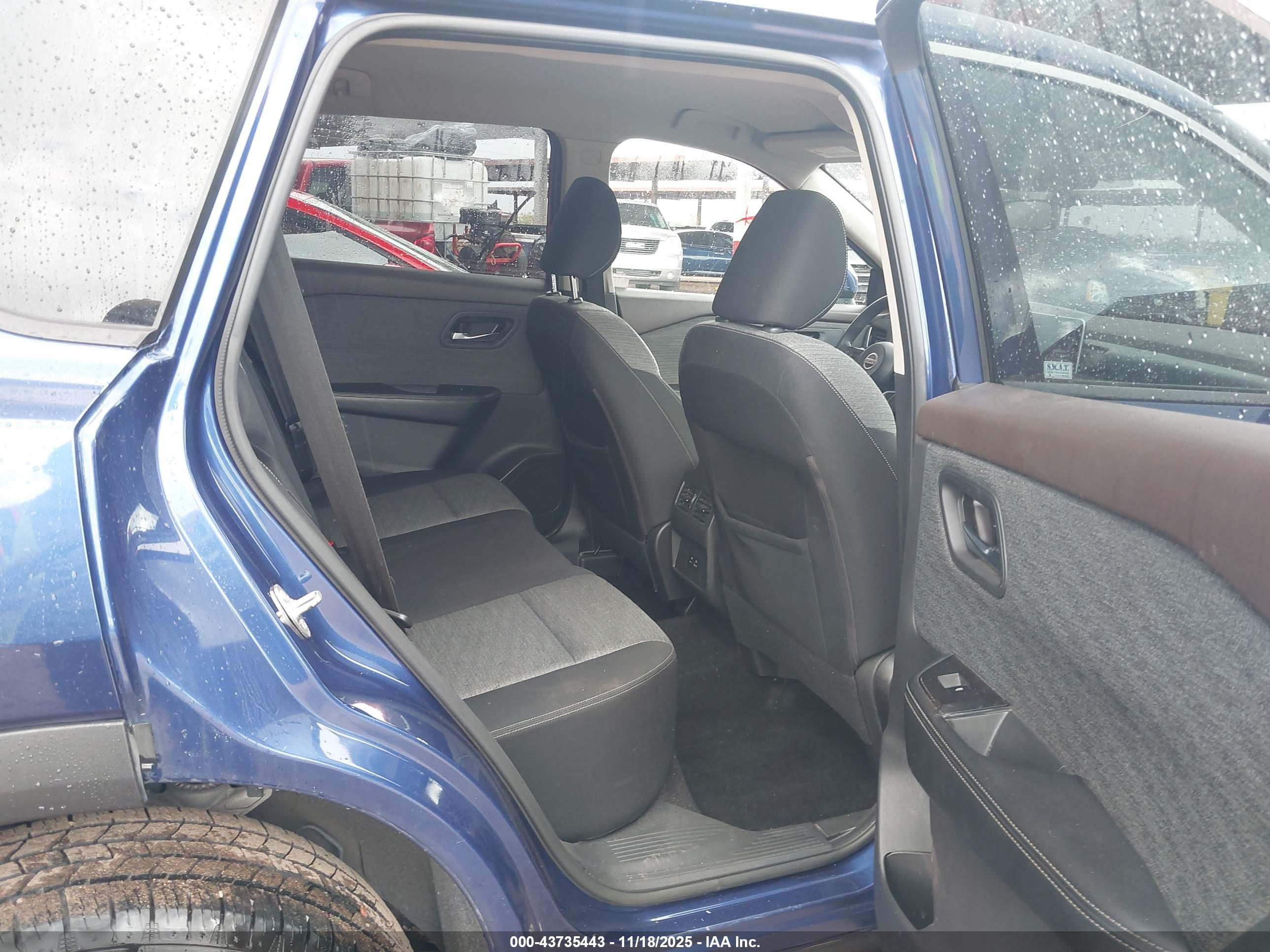 NISSAN ROGUE image 8