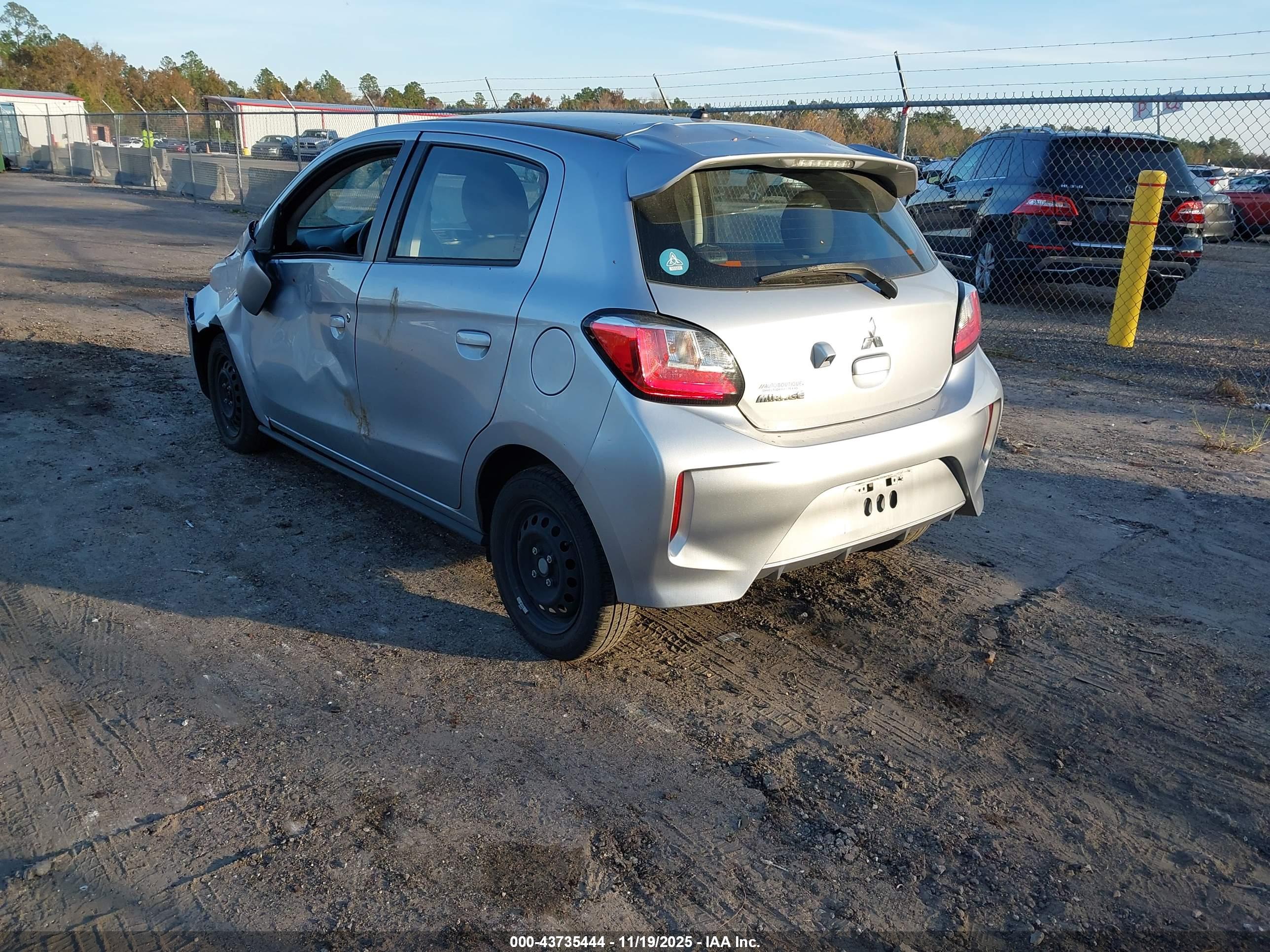 MITSUBISHI MIRAGE image 3