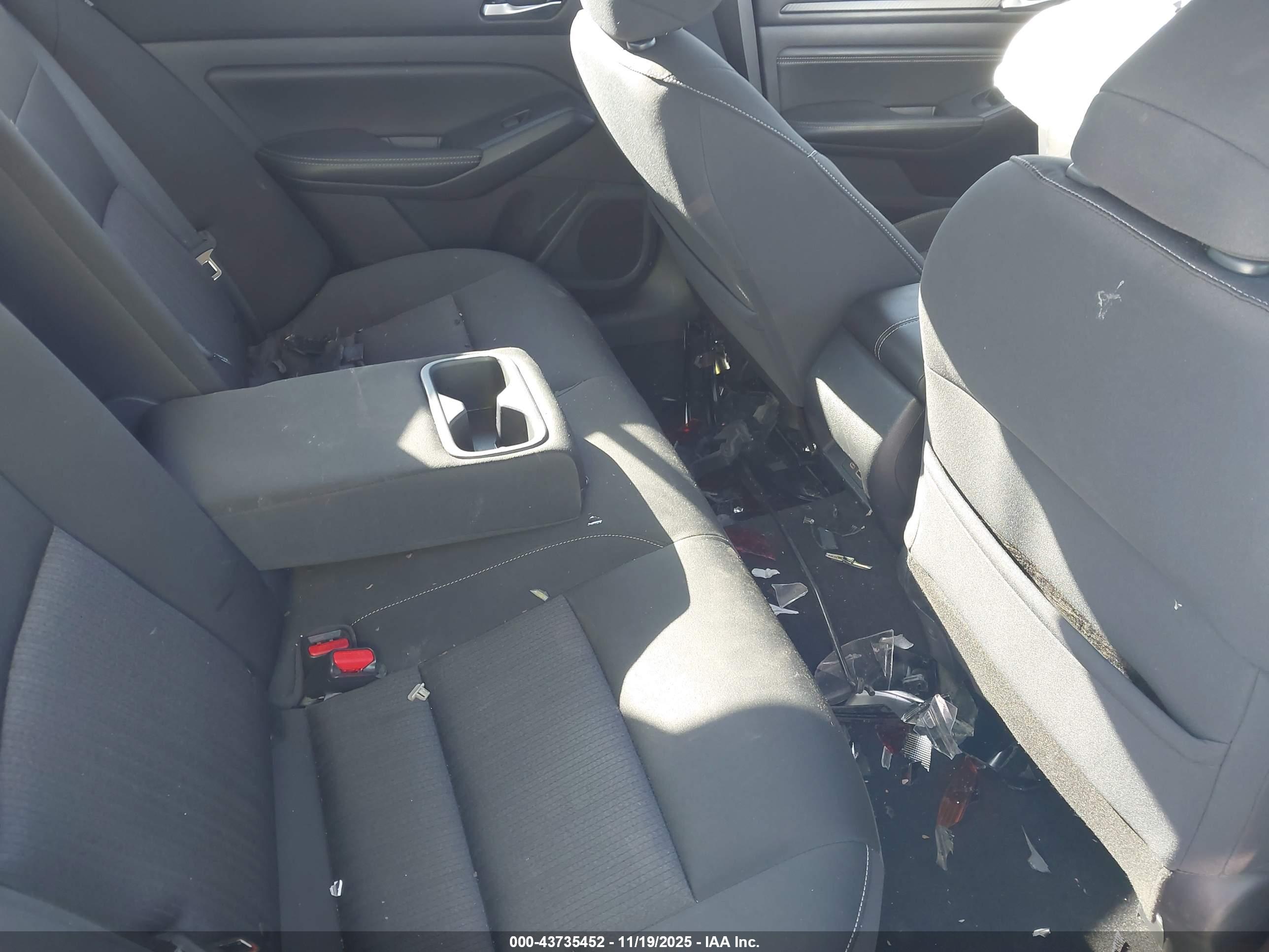NISSAN ALTIMA image 8