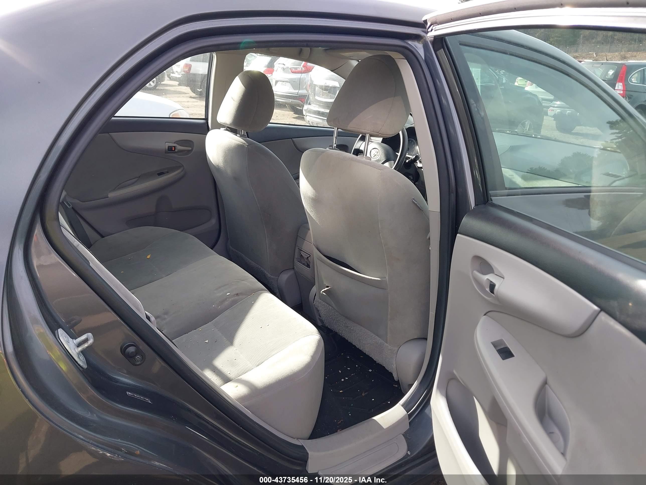 TOYOTA COROLLA image 8