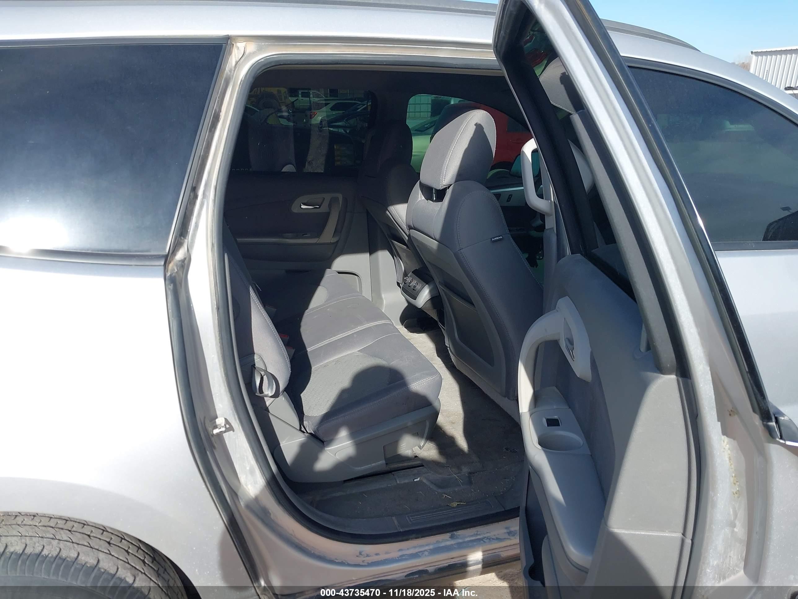 CHEVROLET TRAVERSE image 8