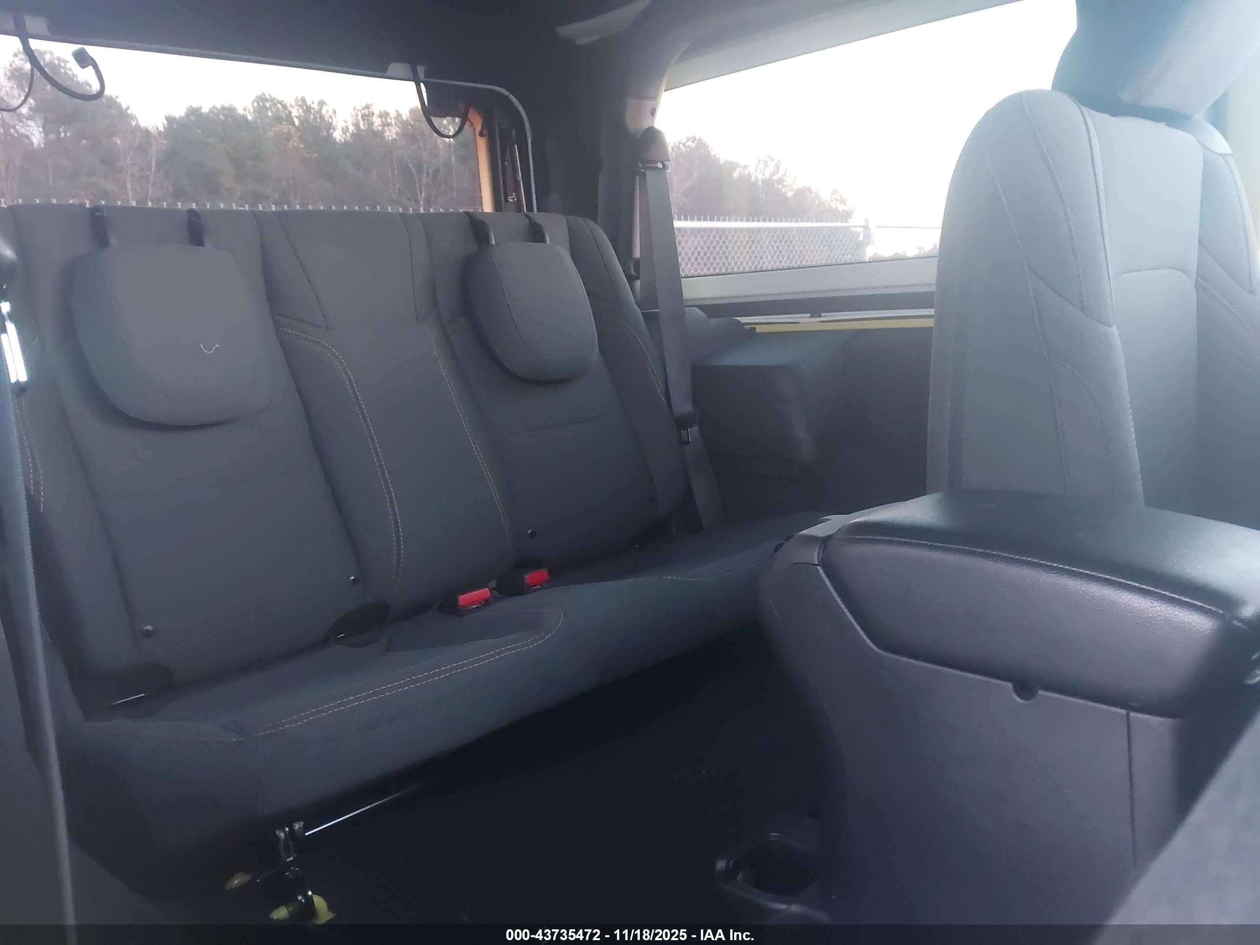 JEEP WRANGLER image 8