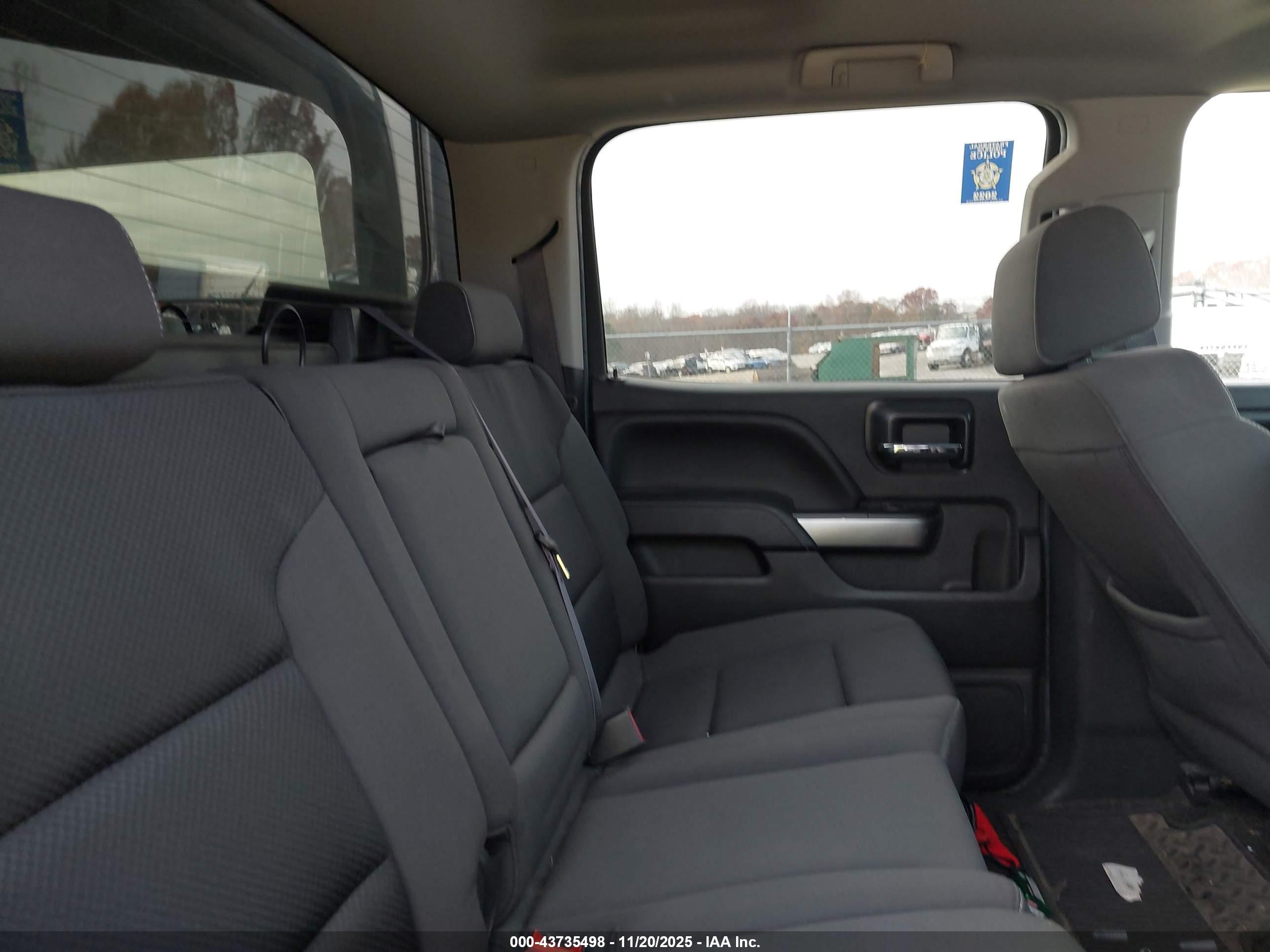 CHEVROLET SILVERADO image 8