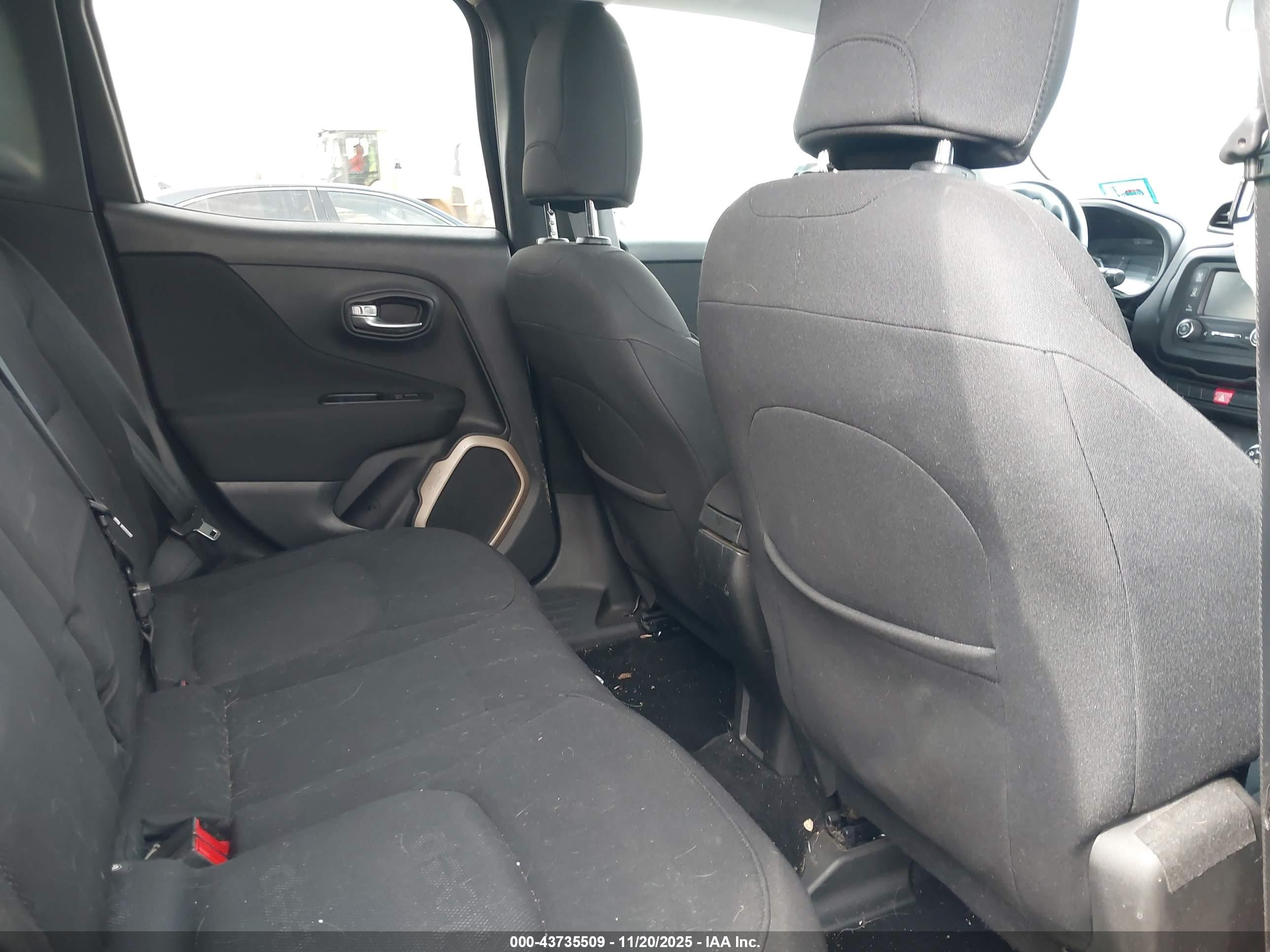 JEEP RENEGADE image 8