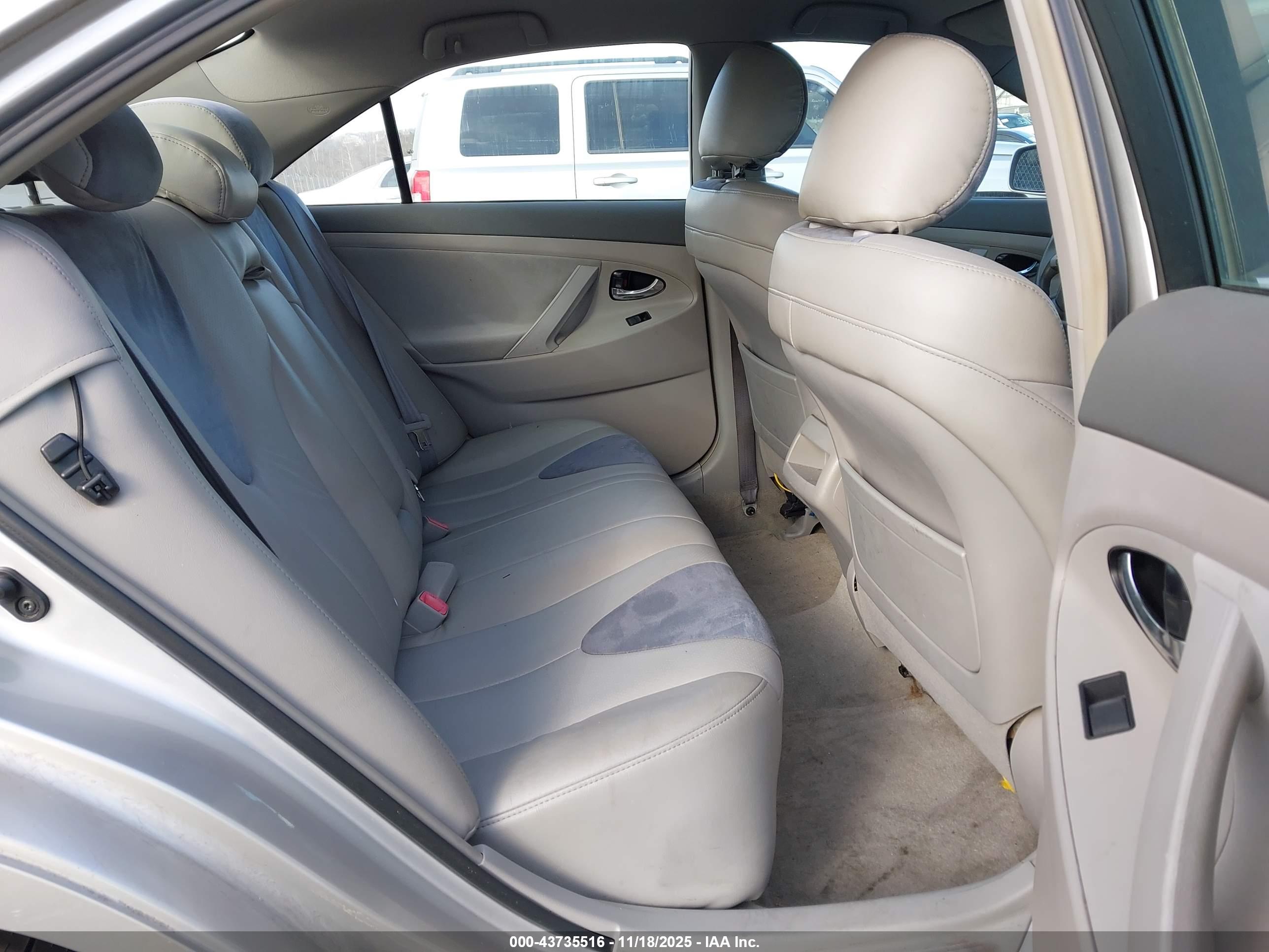 TOYOTA CAMRY image 8