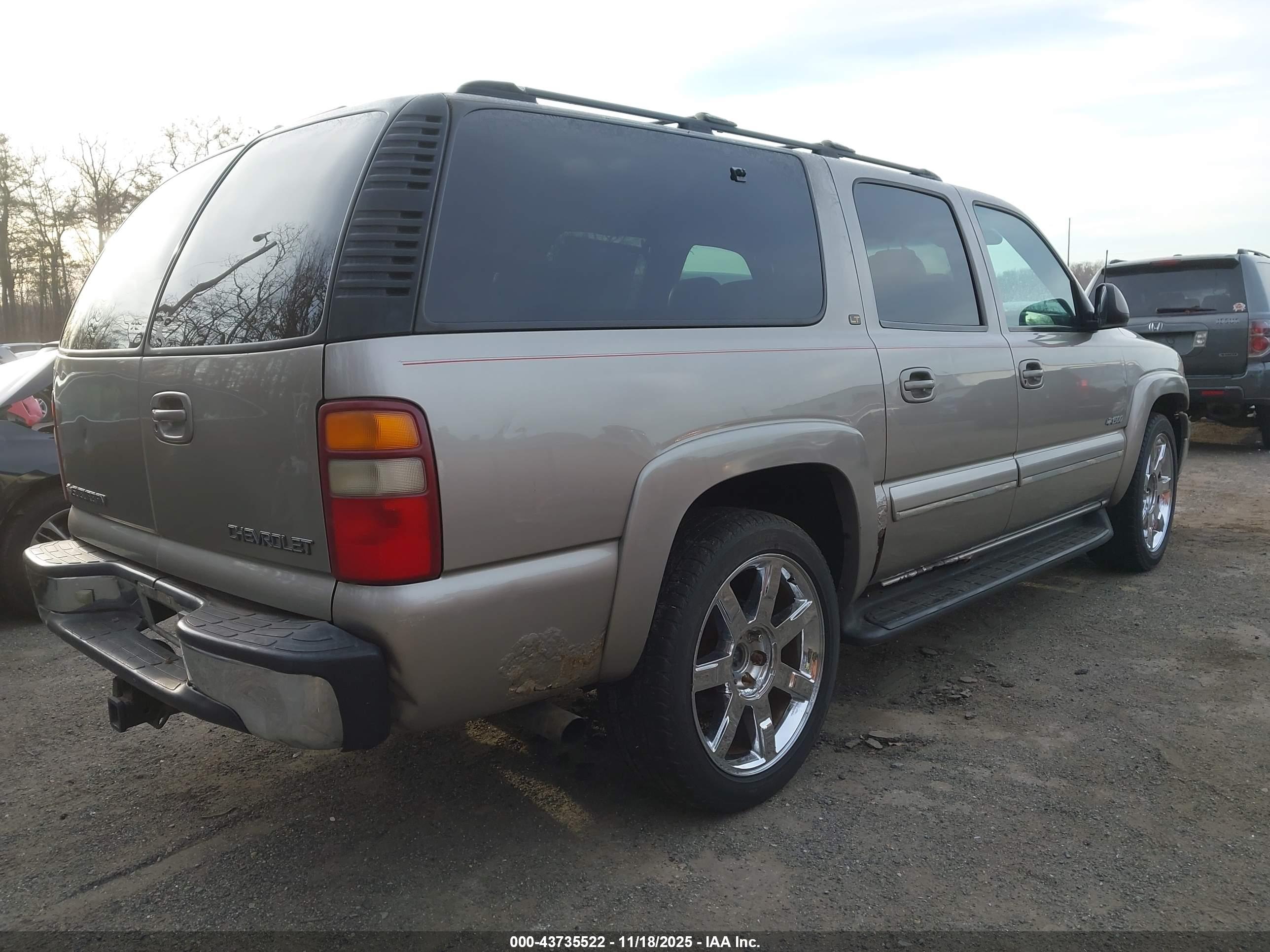 CHEVROLET SUBURBAN image 4