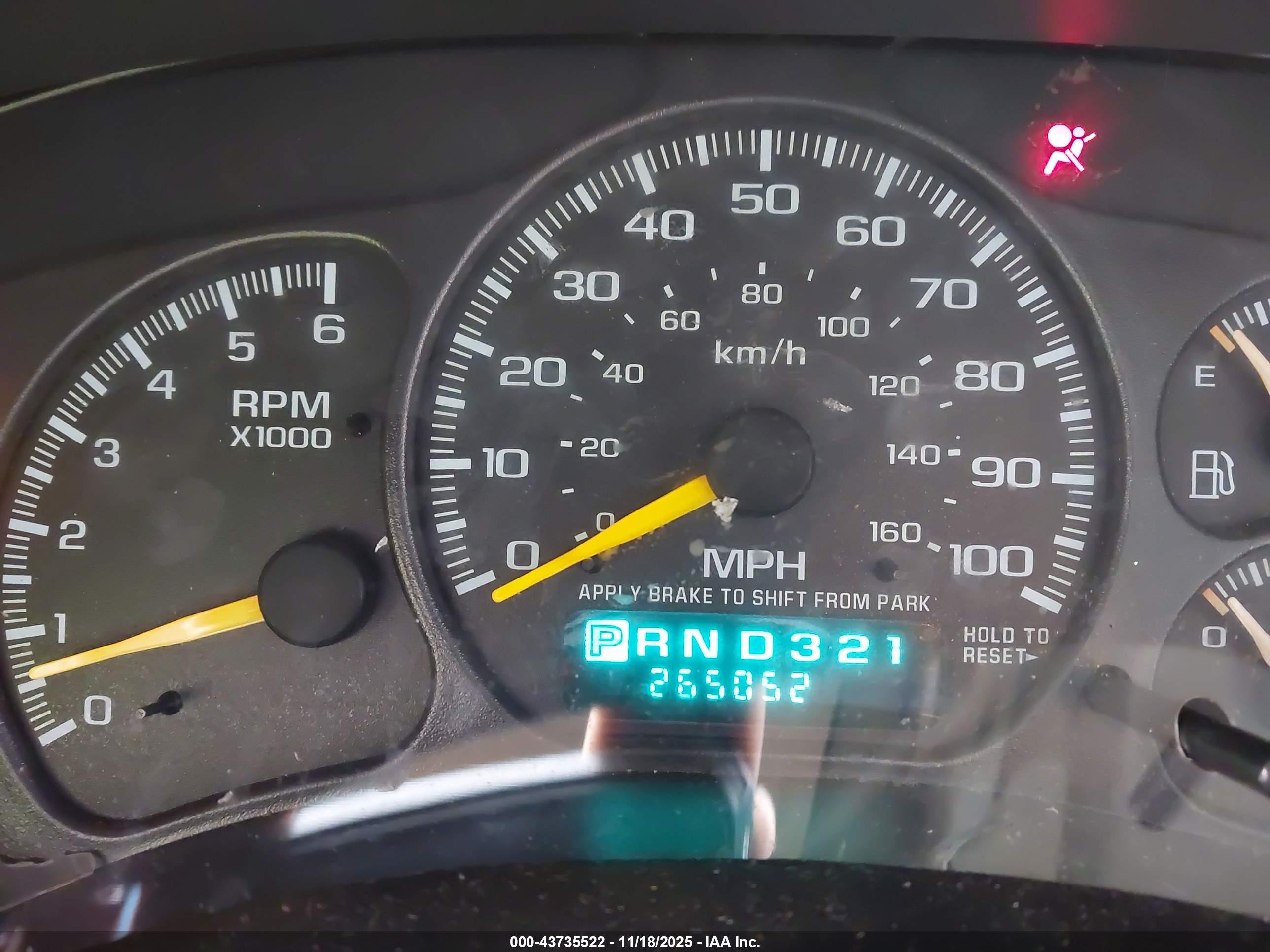 CHEVROLET SUBURBAN image 7