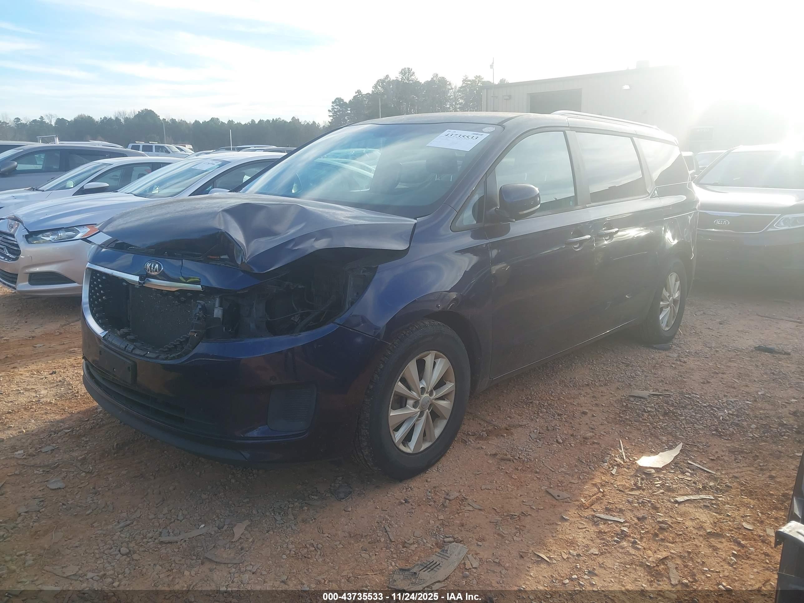 KIA SEDONA image 2