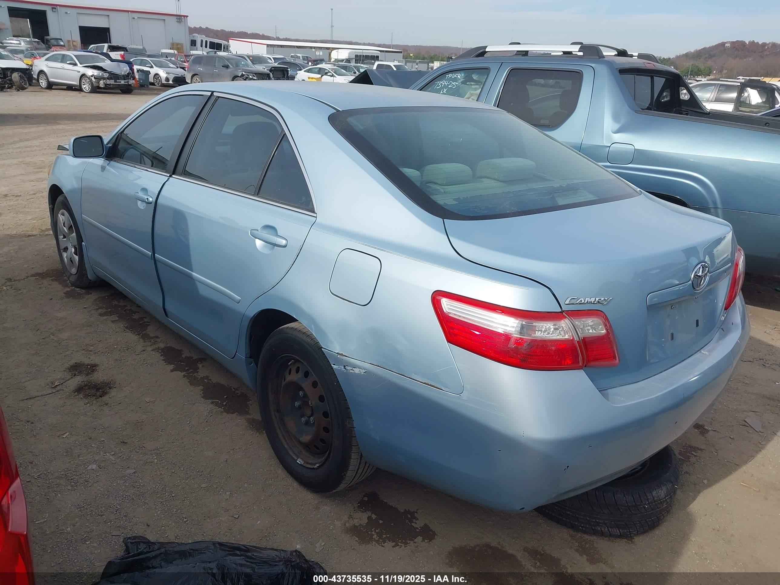 TOYOTA CAMRY image 3