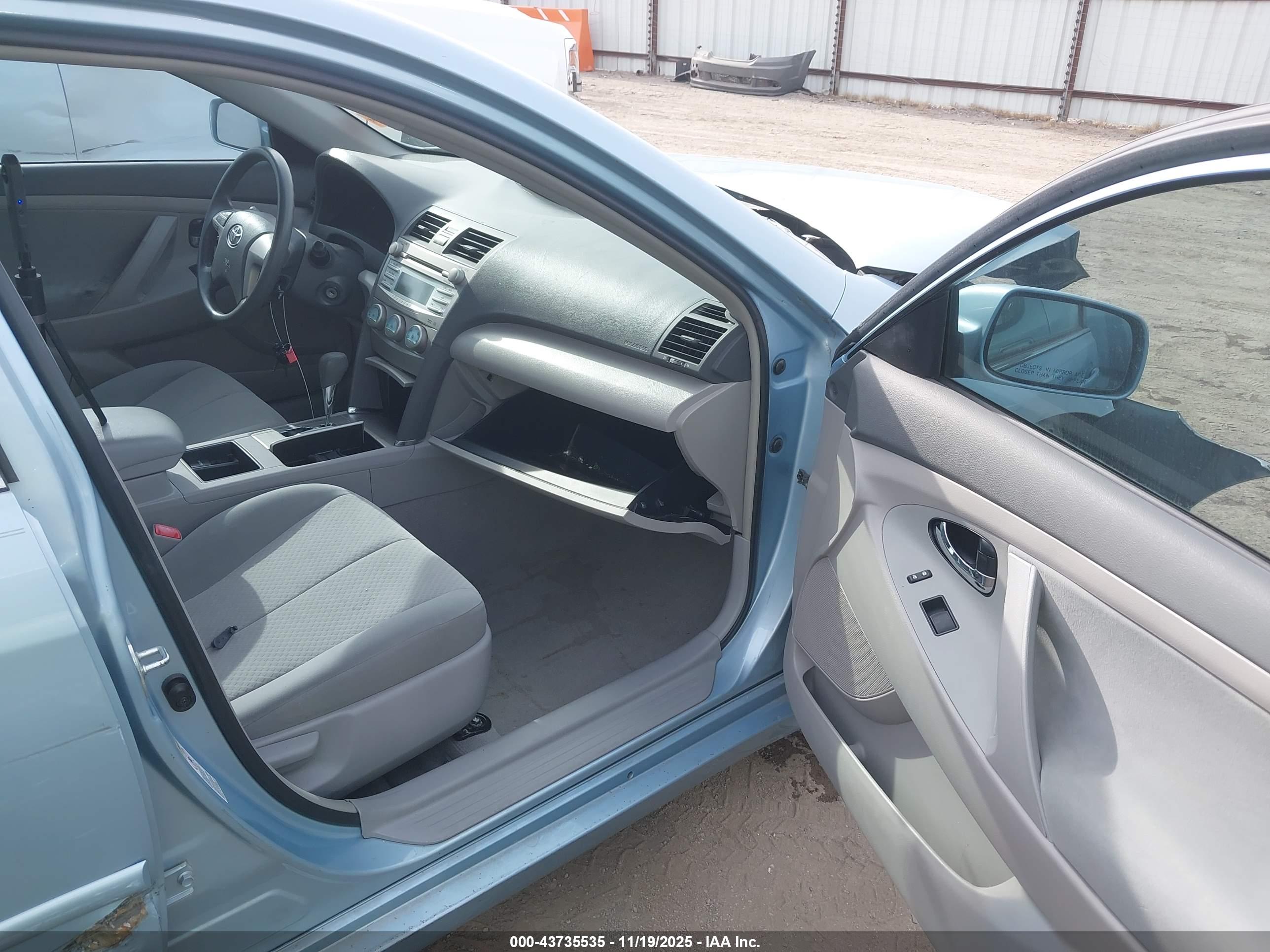 TOYOTA CAMRY image 5