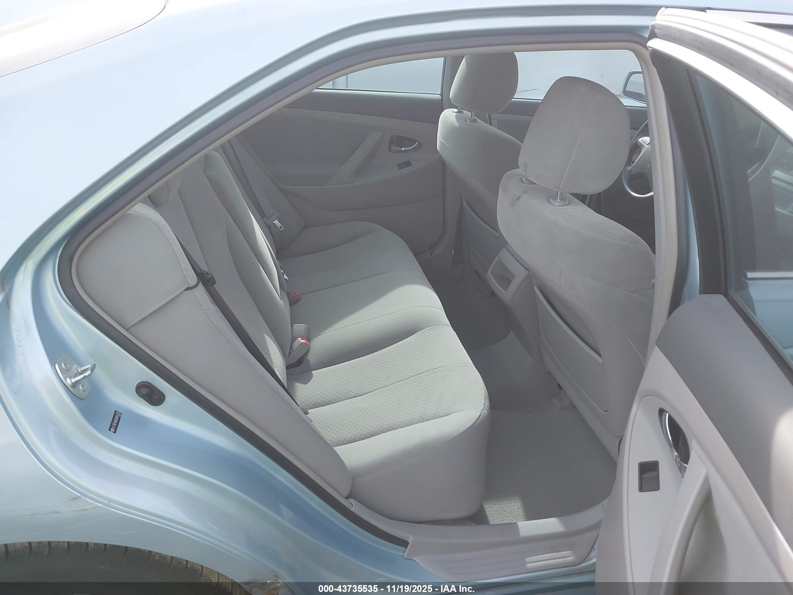 TOYOTA CAMRY image 8