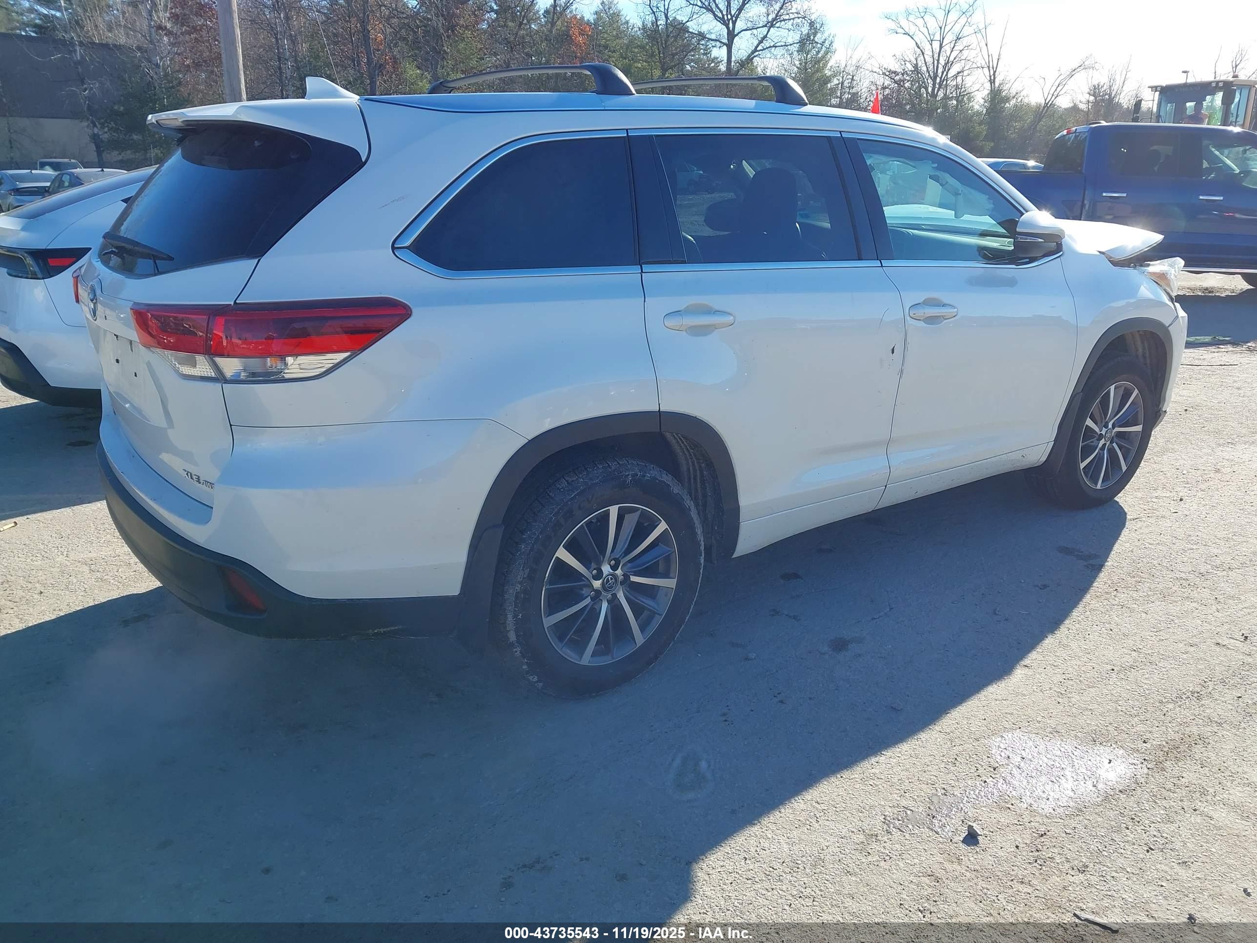 TOYOTA HIGHLANDER image 4