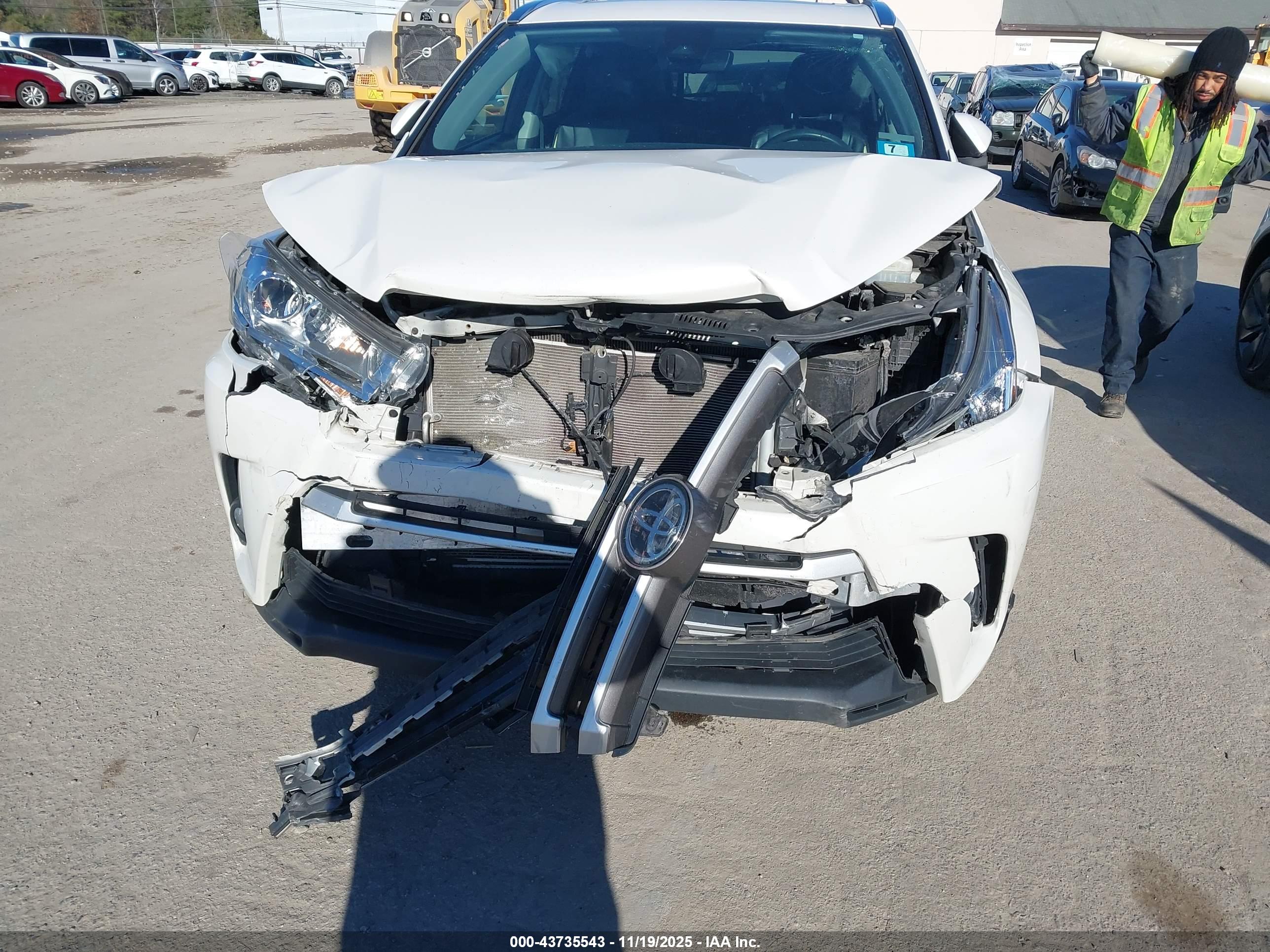 TOYOTA HIGHLANDER image 6