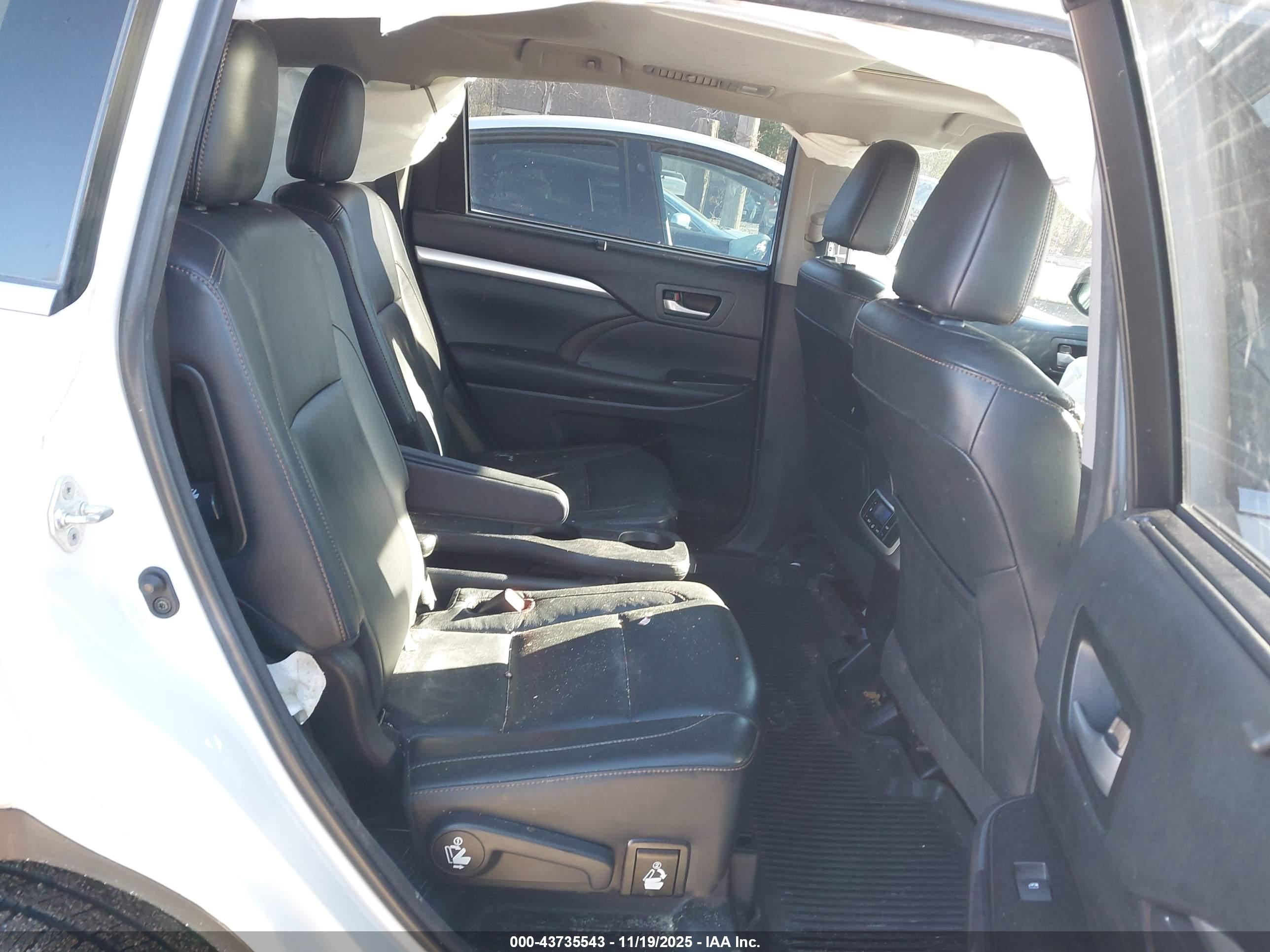 TOYOTA HIGHLANDER image 8