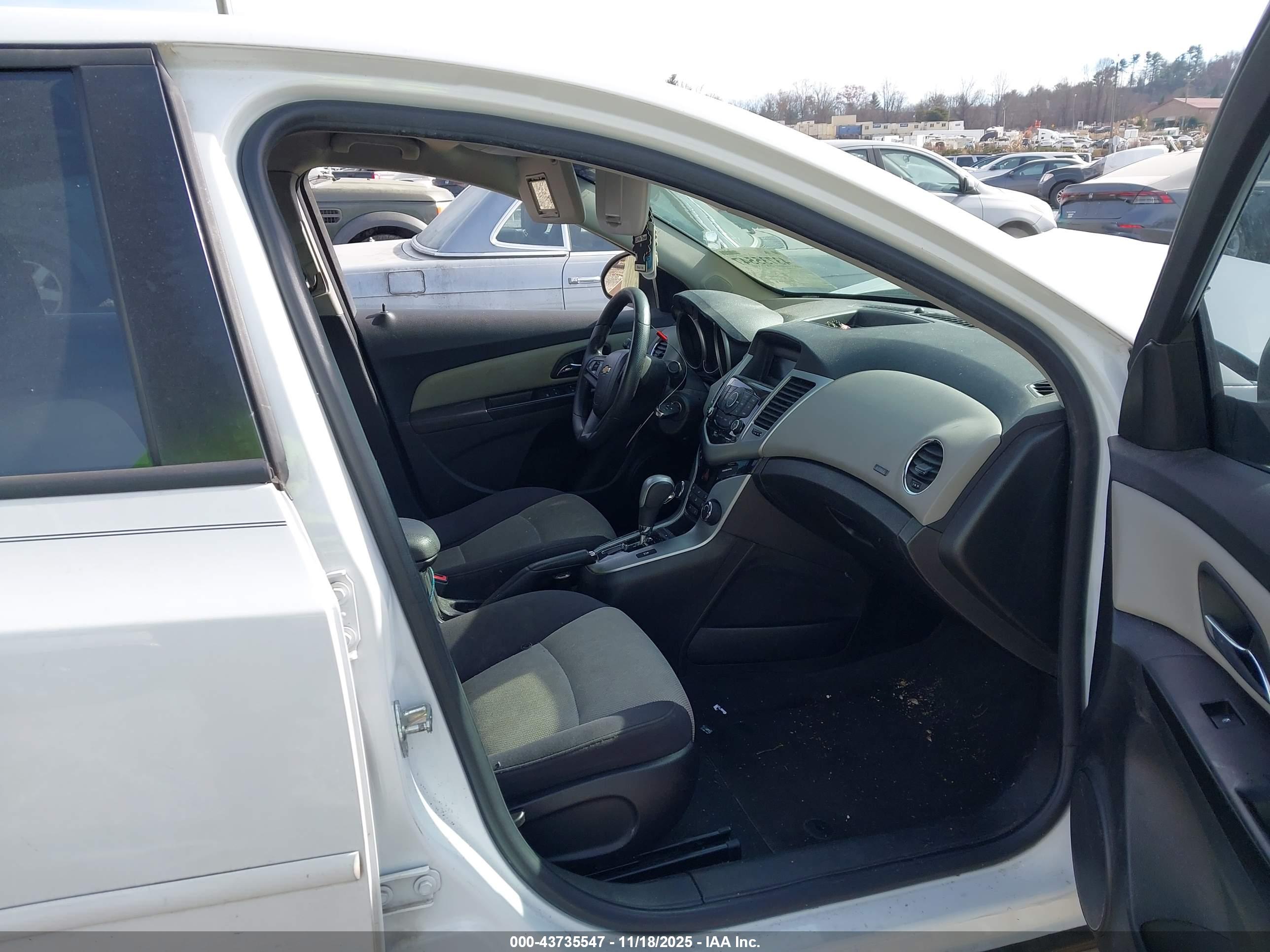 CHEVROLET CRUZE image 5