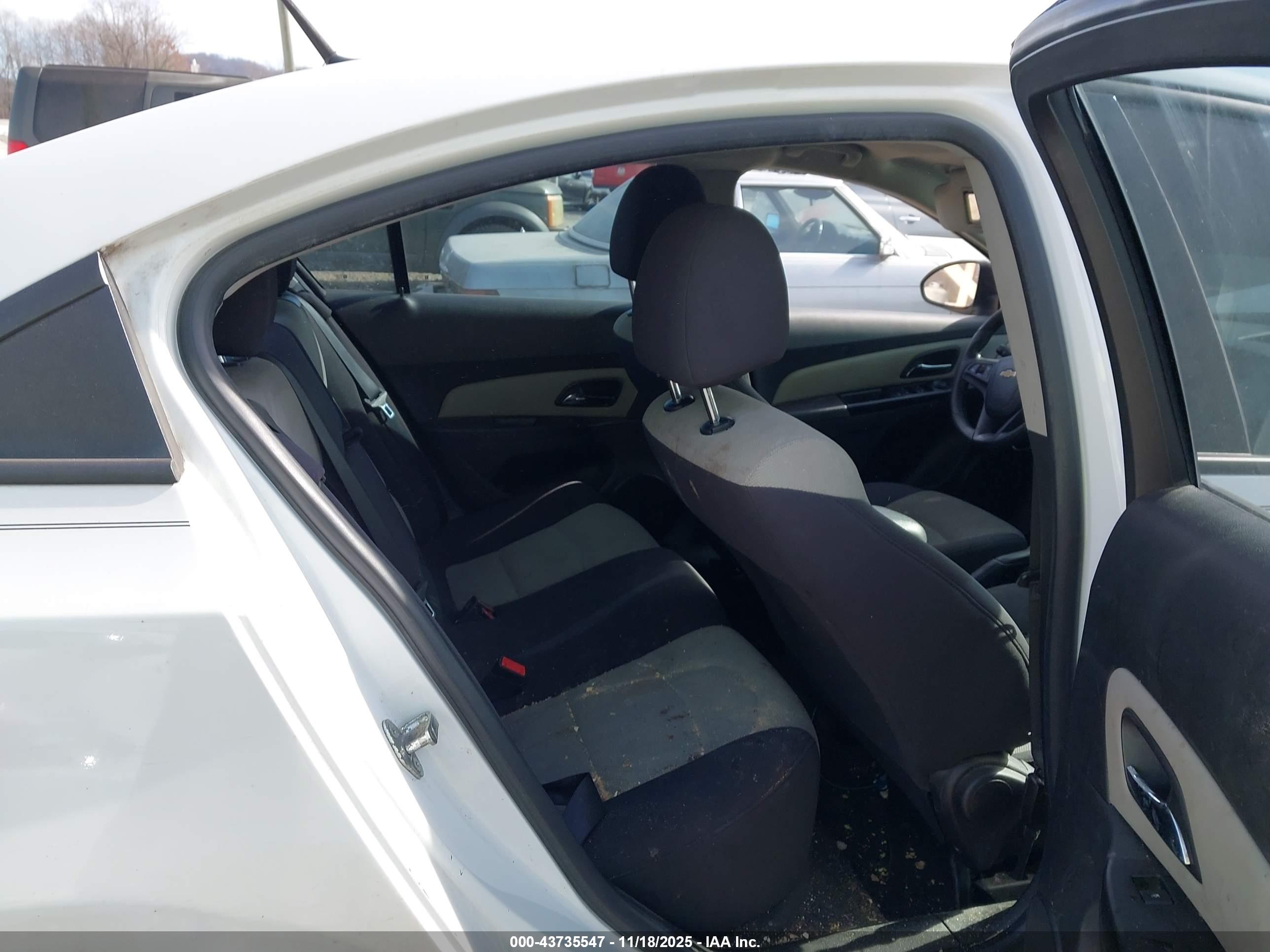 CHEVROLET CRUZE image 8