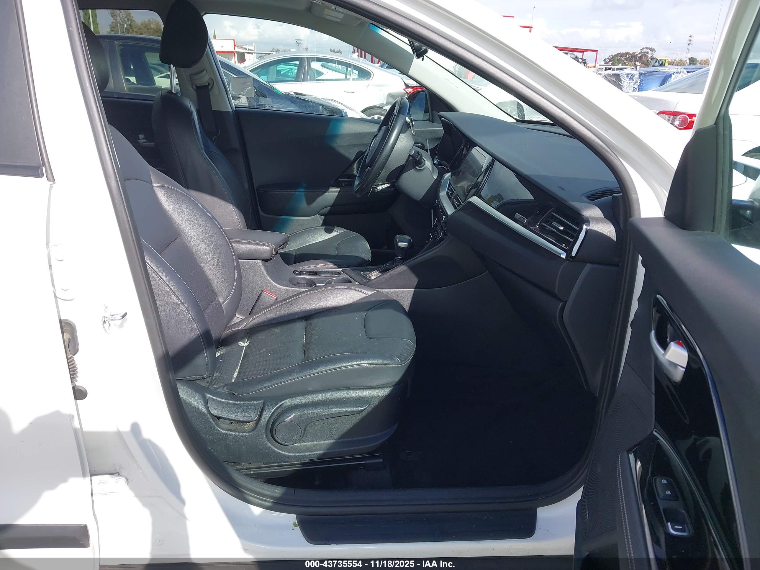 KIA NIRO image 5