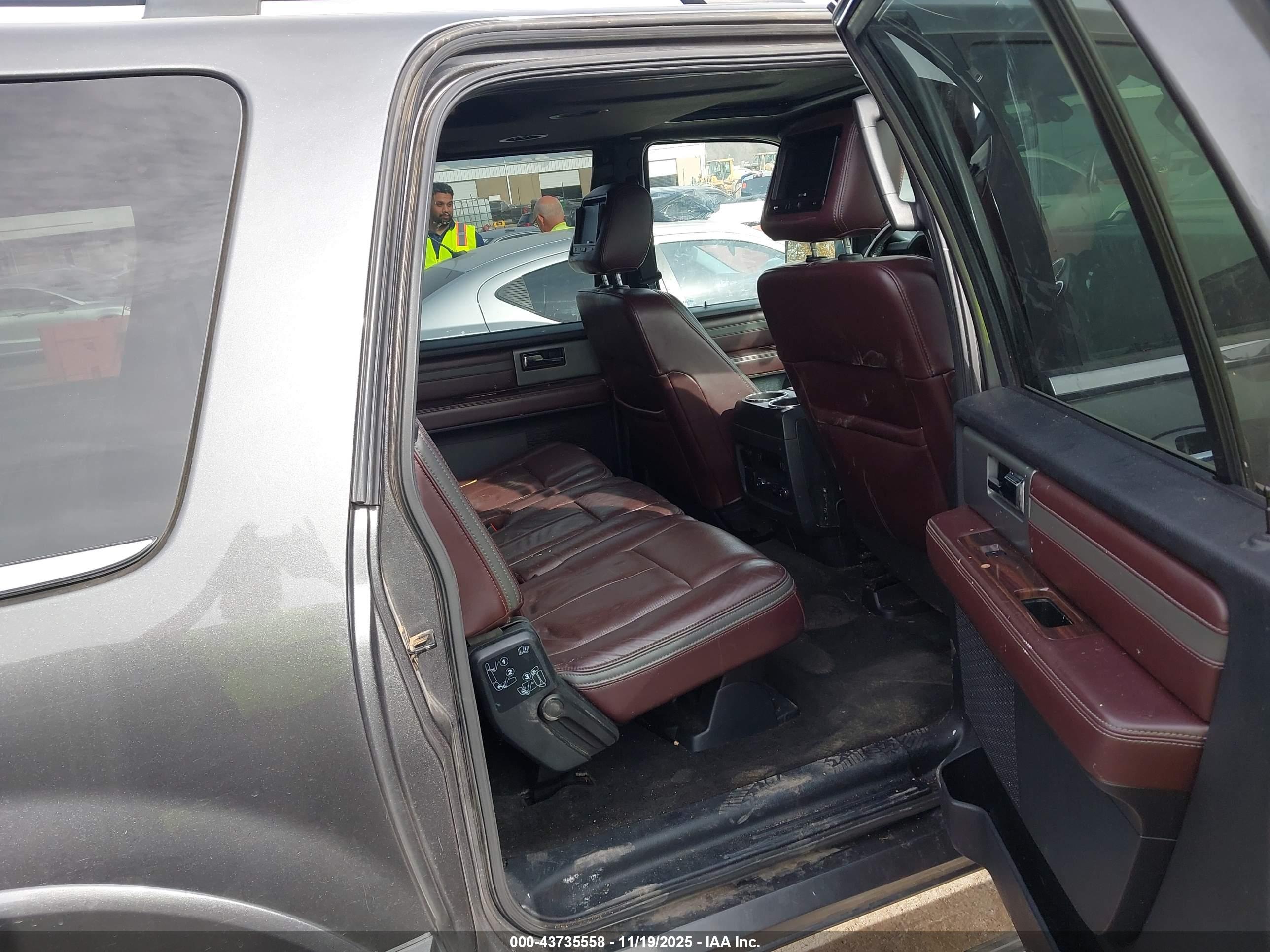 FORD EXPEDITION image 8
