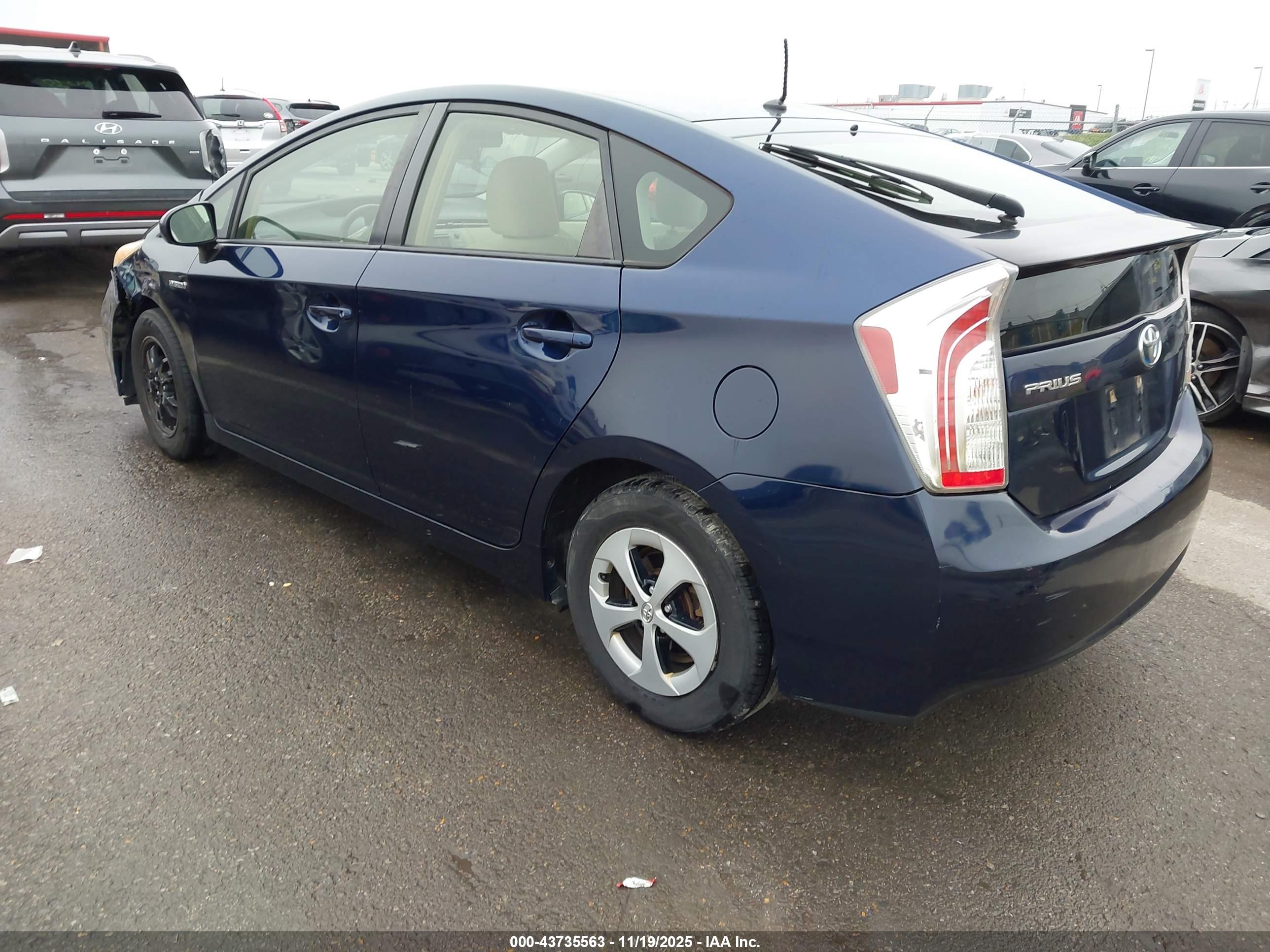 TOYOTA PRIUS image 3