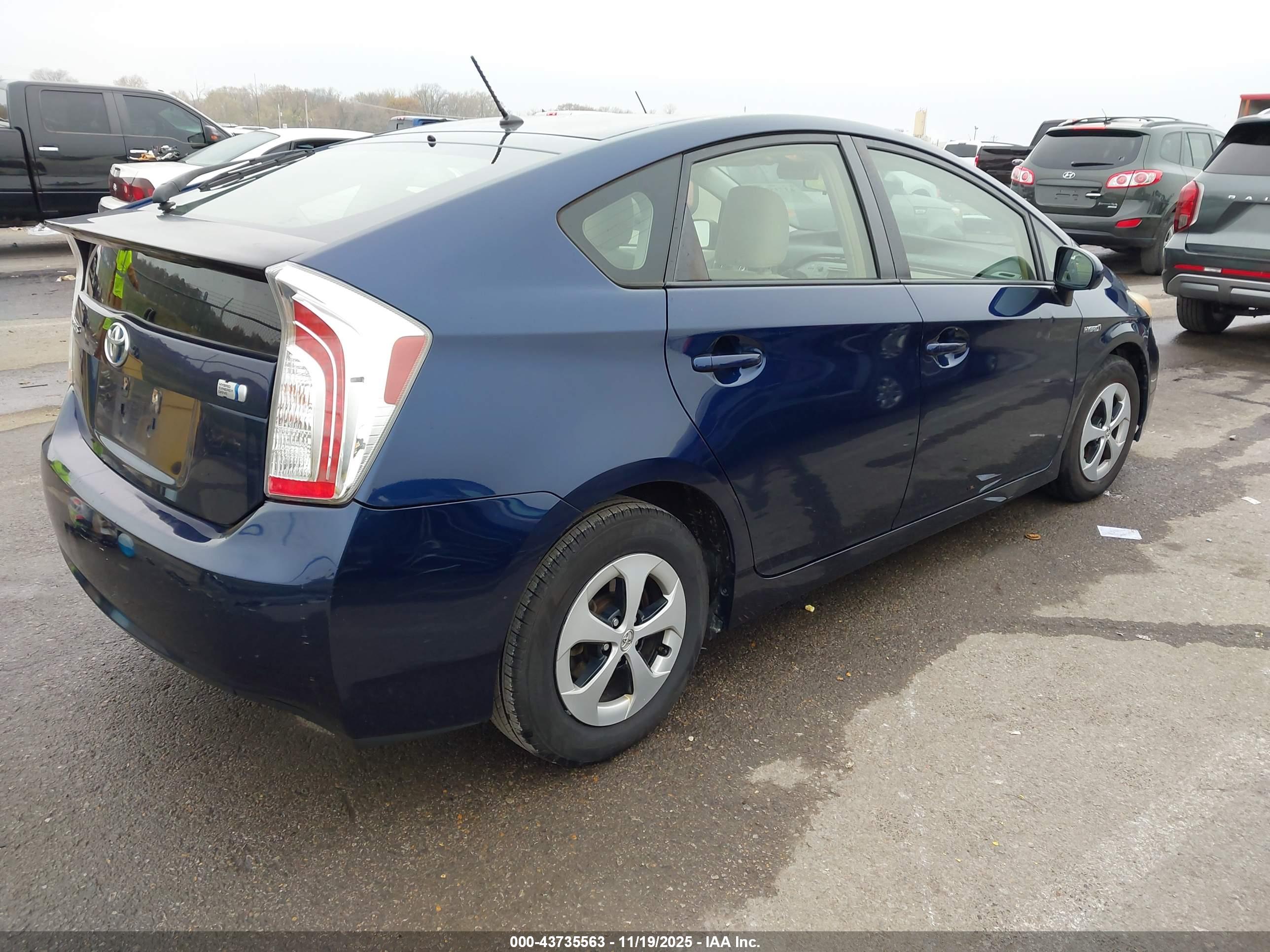 TOYOTA PRIUS image 4
