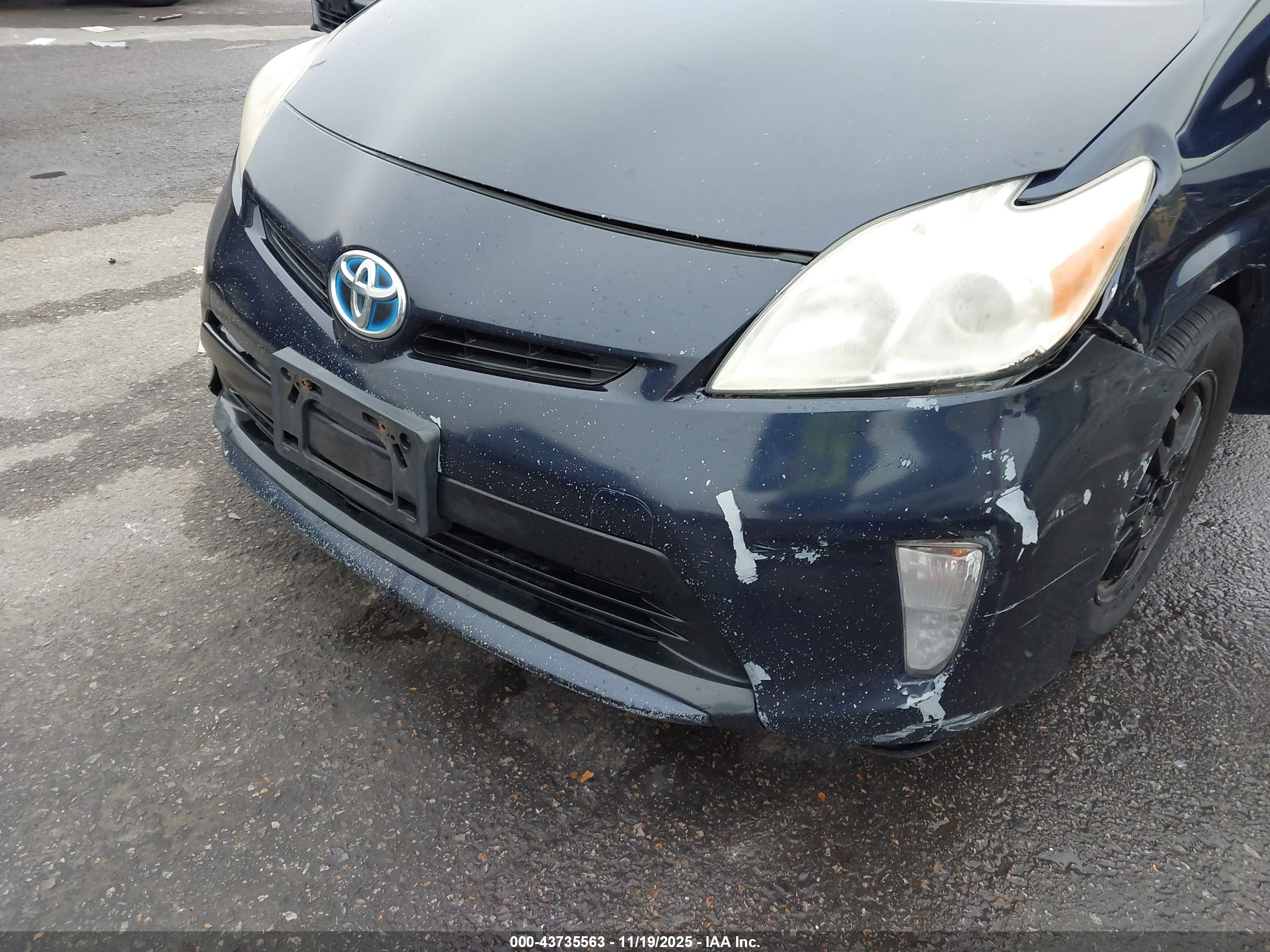 TOYOTA PRIUS image 6