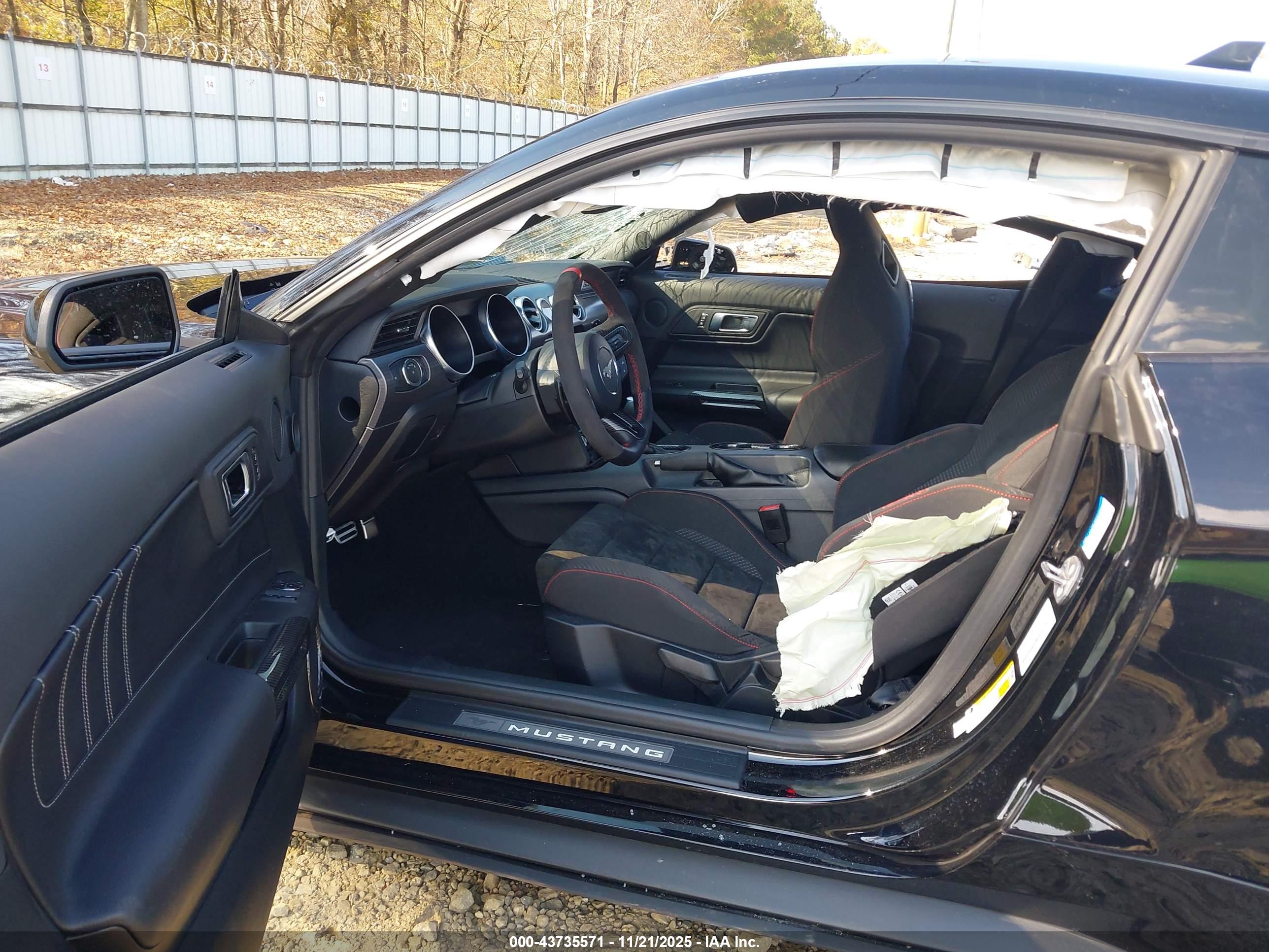 FORD MUSTANG image 5