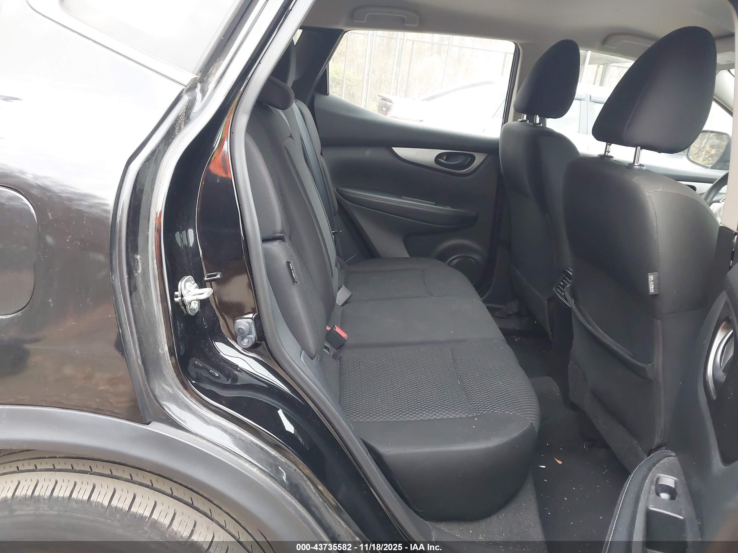 NISSAN ROGUE image 8