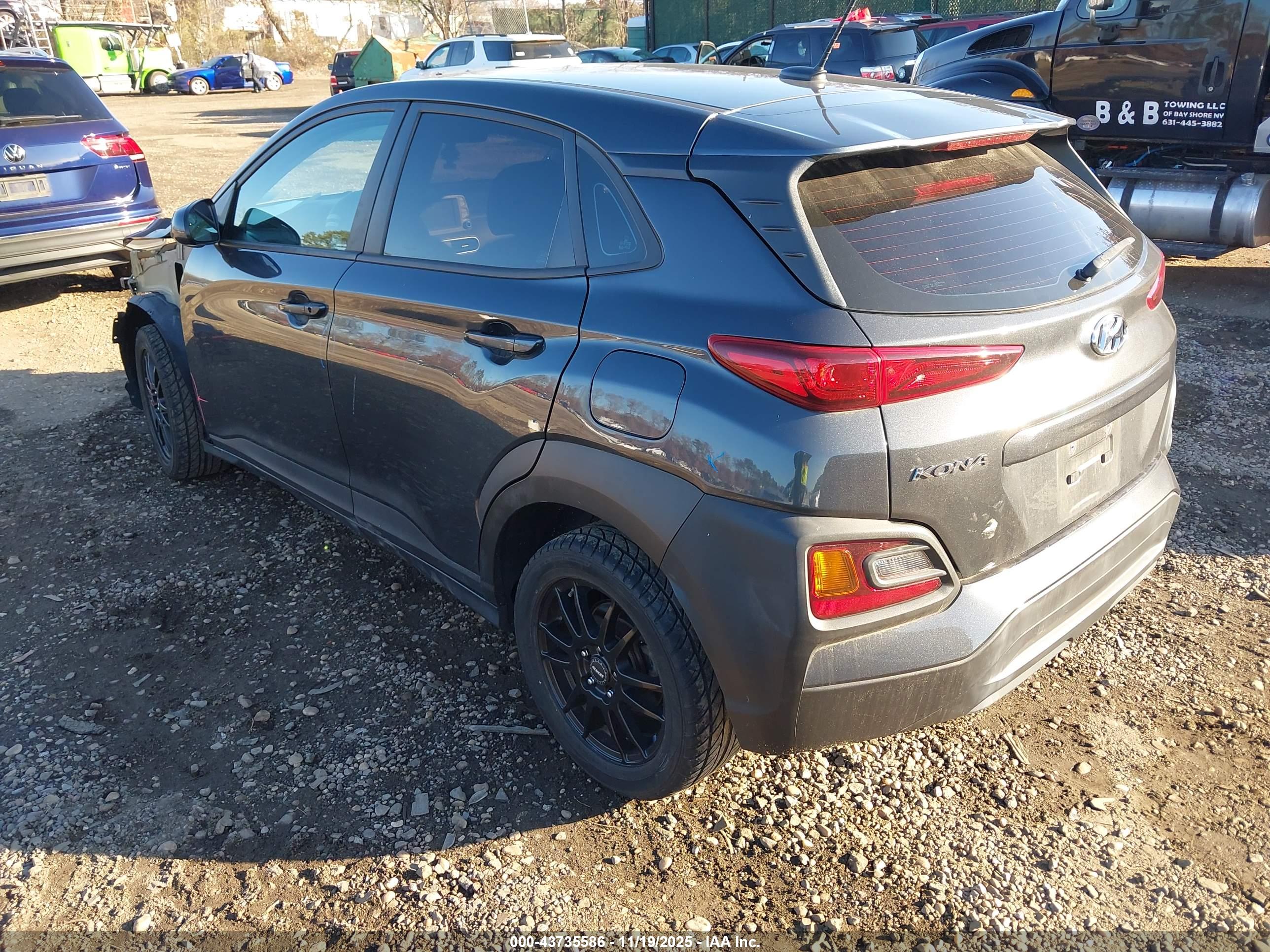 HYUNDAI KONA image 3