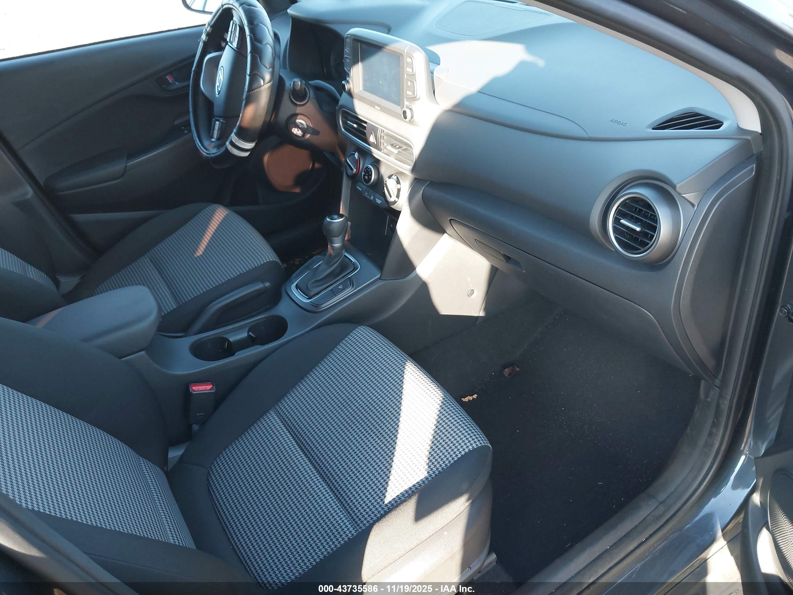 HYUNDAI KONA image 5