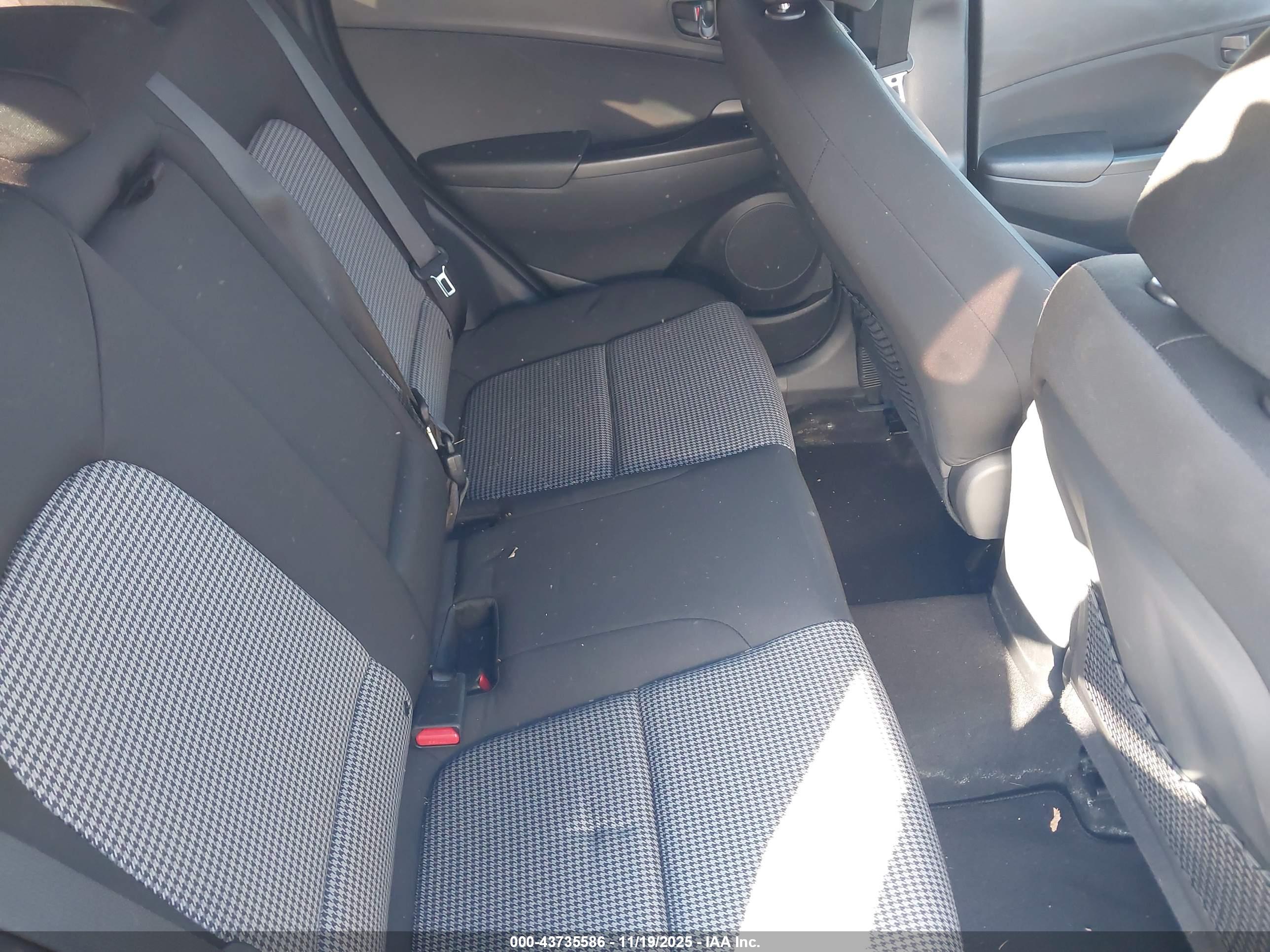 HYUNDAI KONA image 8
