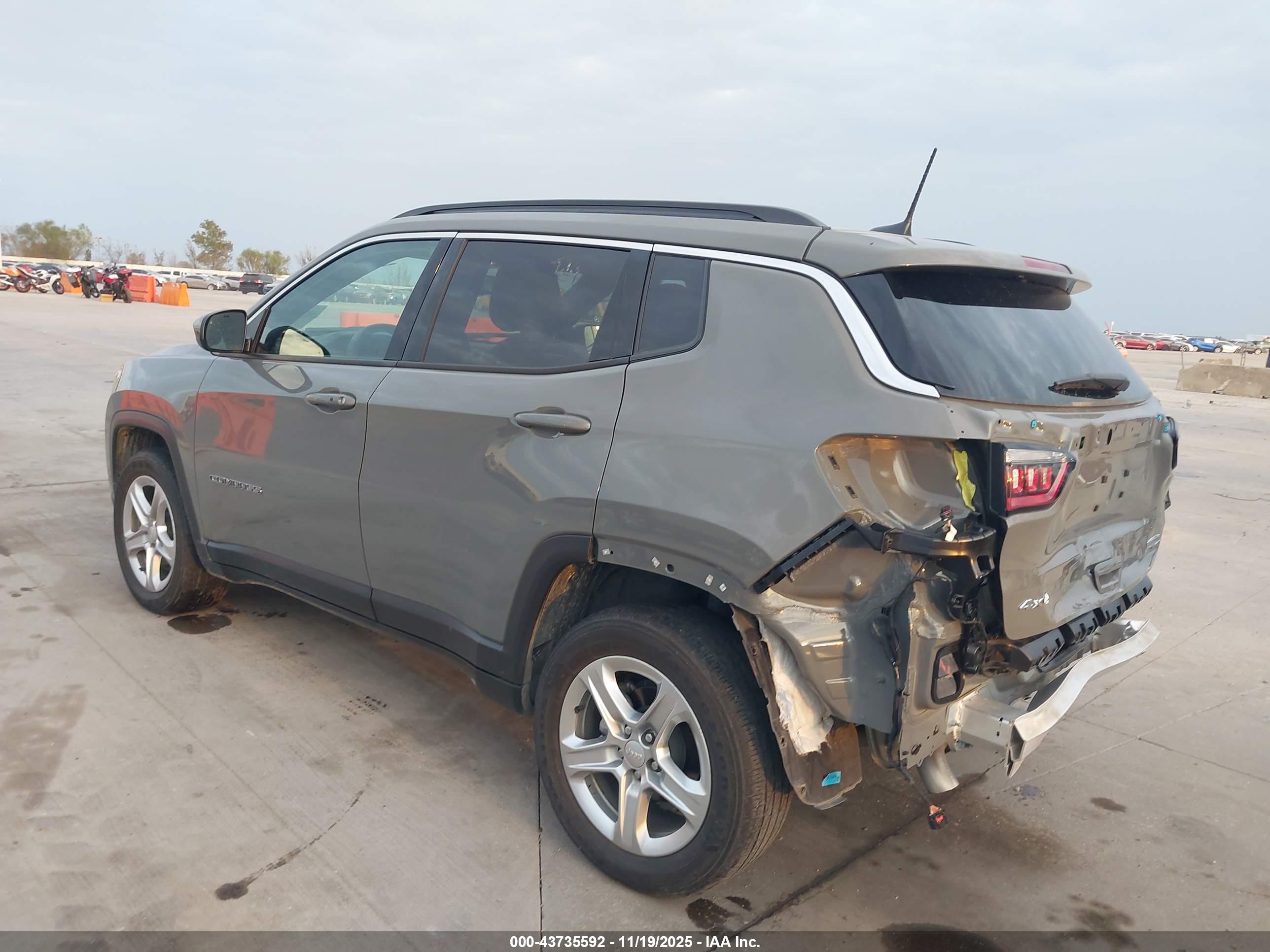 JEEP COMPASS image 3