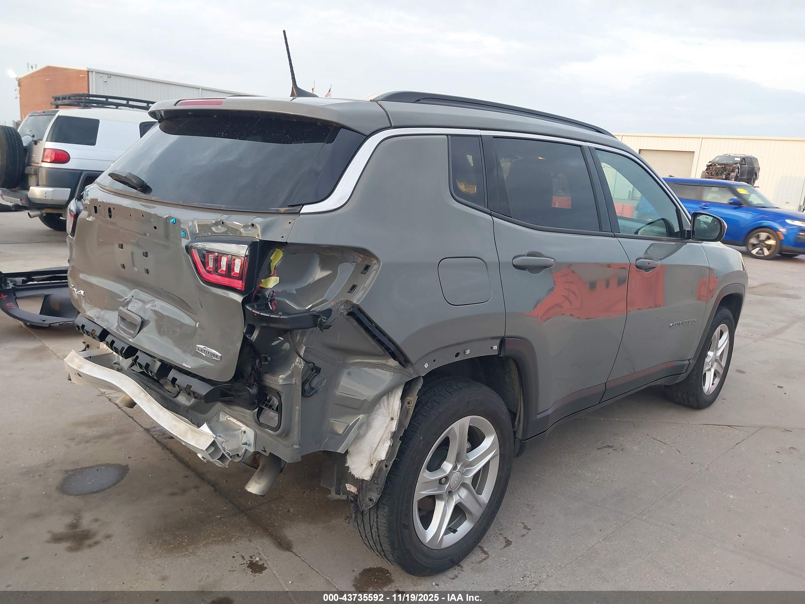 JEEP COMPASS image 4