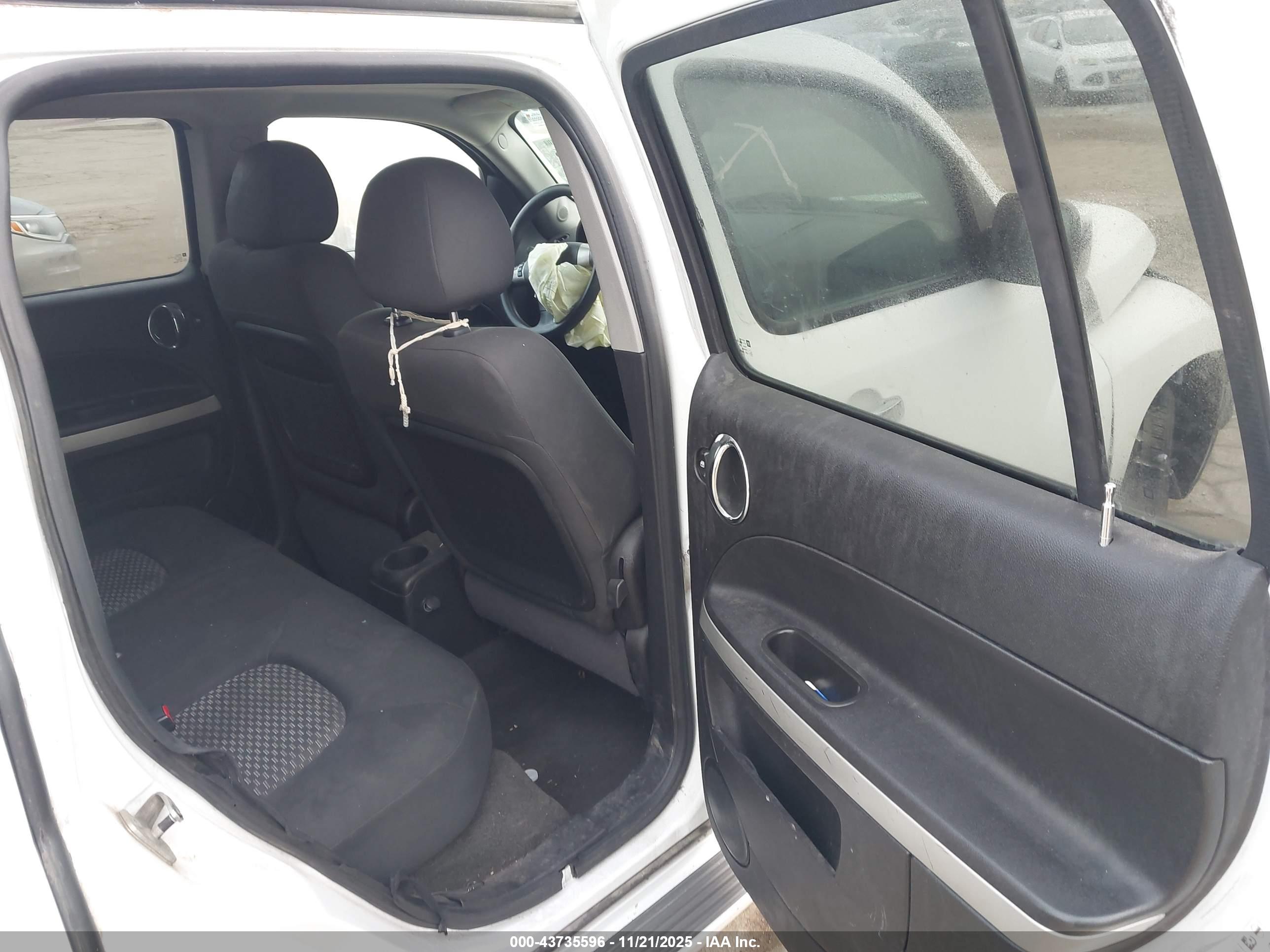 CHEVROLET HHR image 8