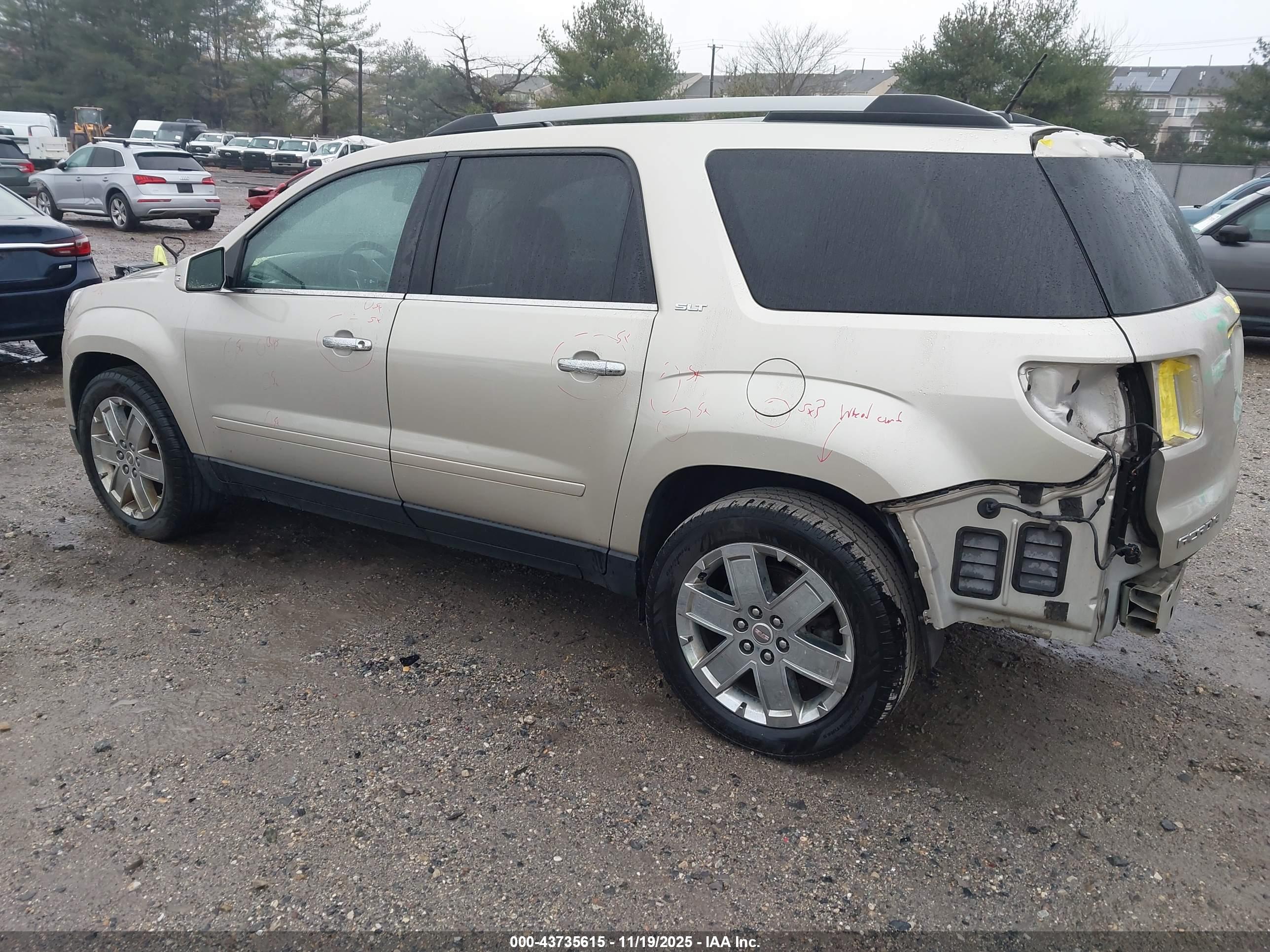 GMC ACADIA image 3