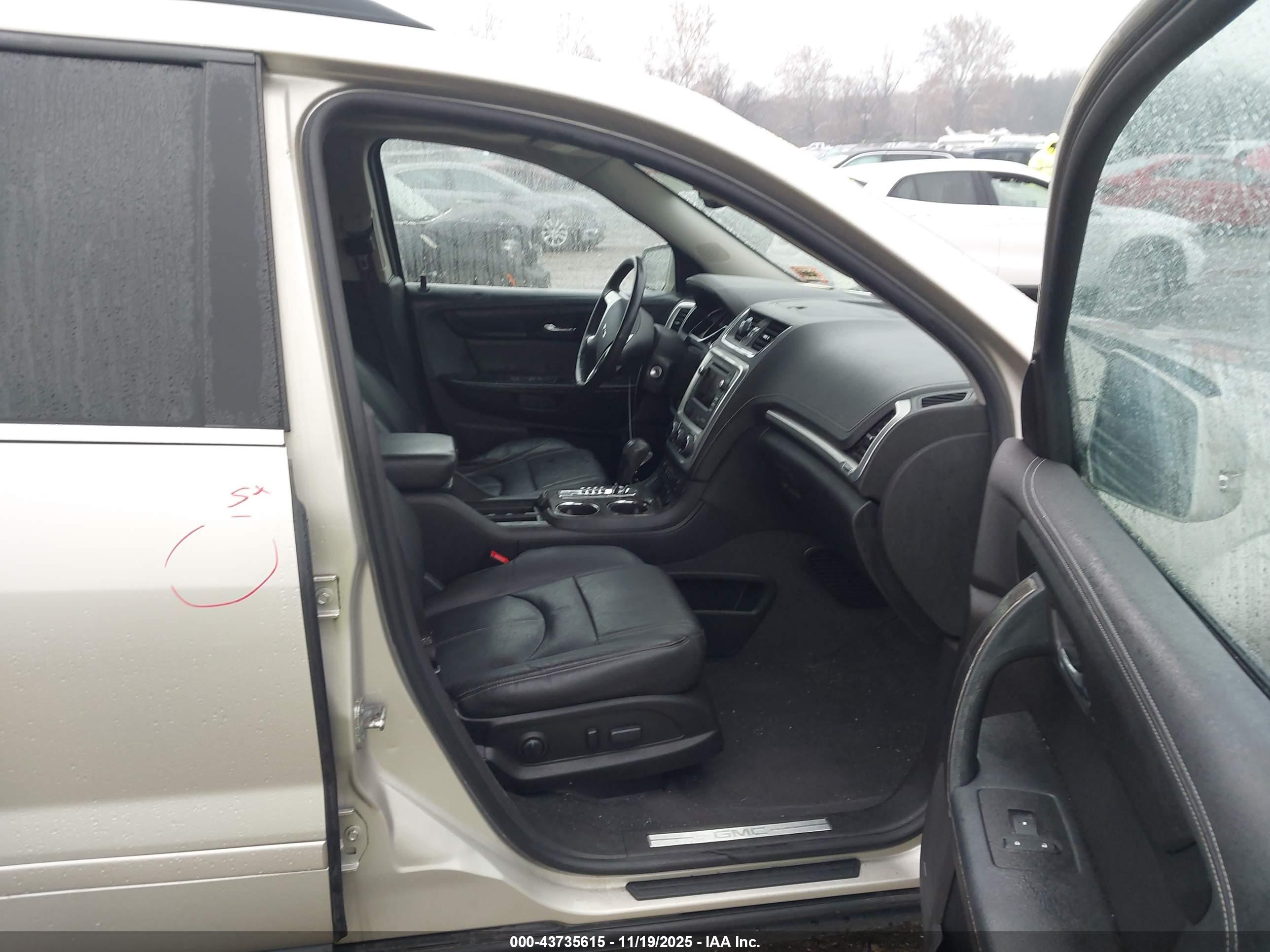GMC ACADIA image 5