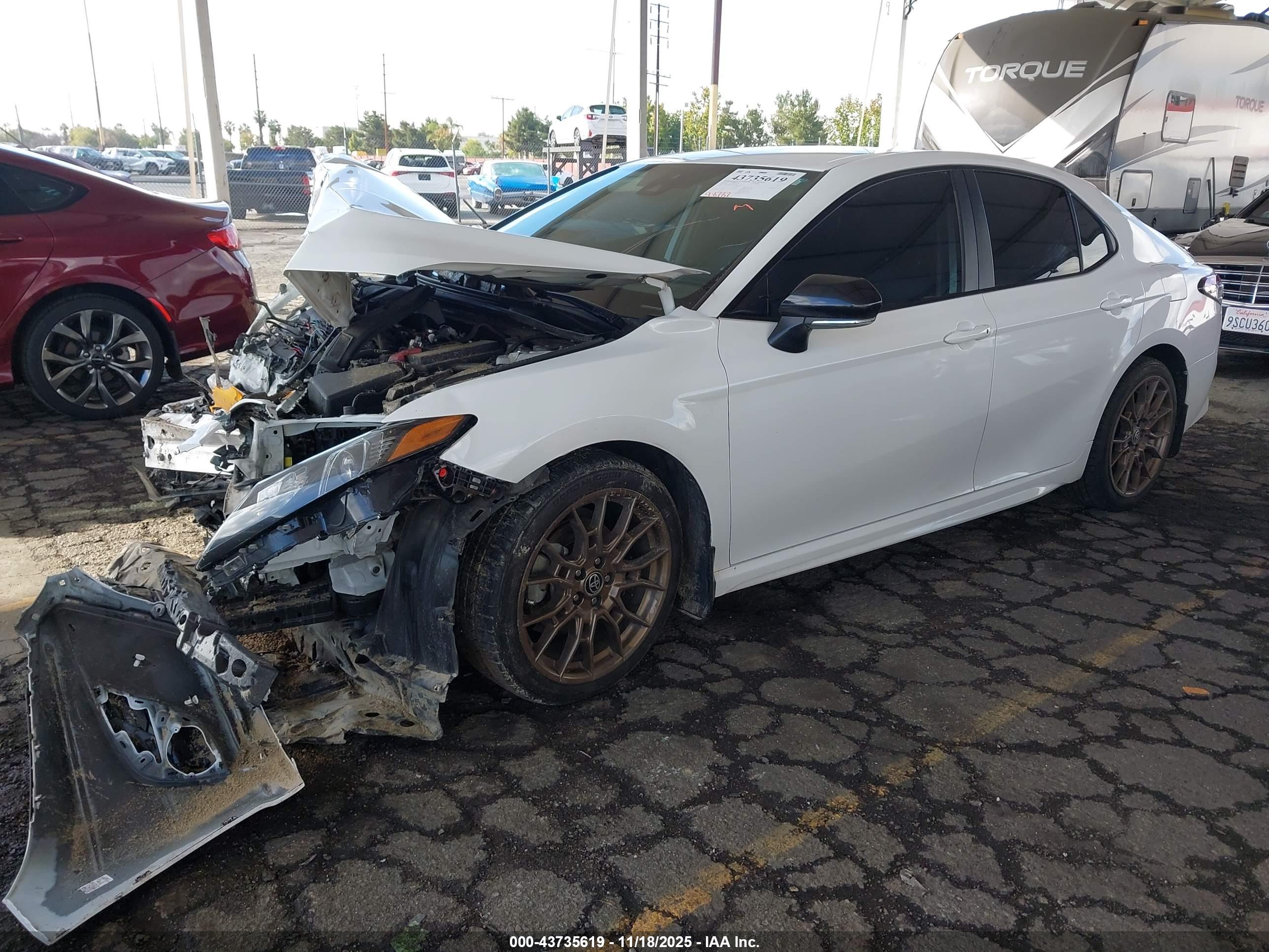 TOYOTA CAMRY image 2