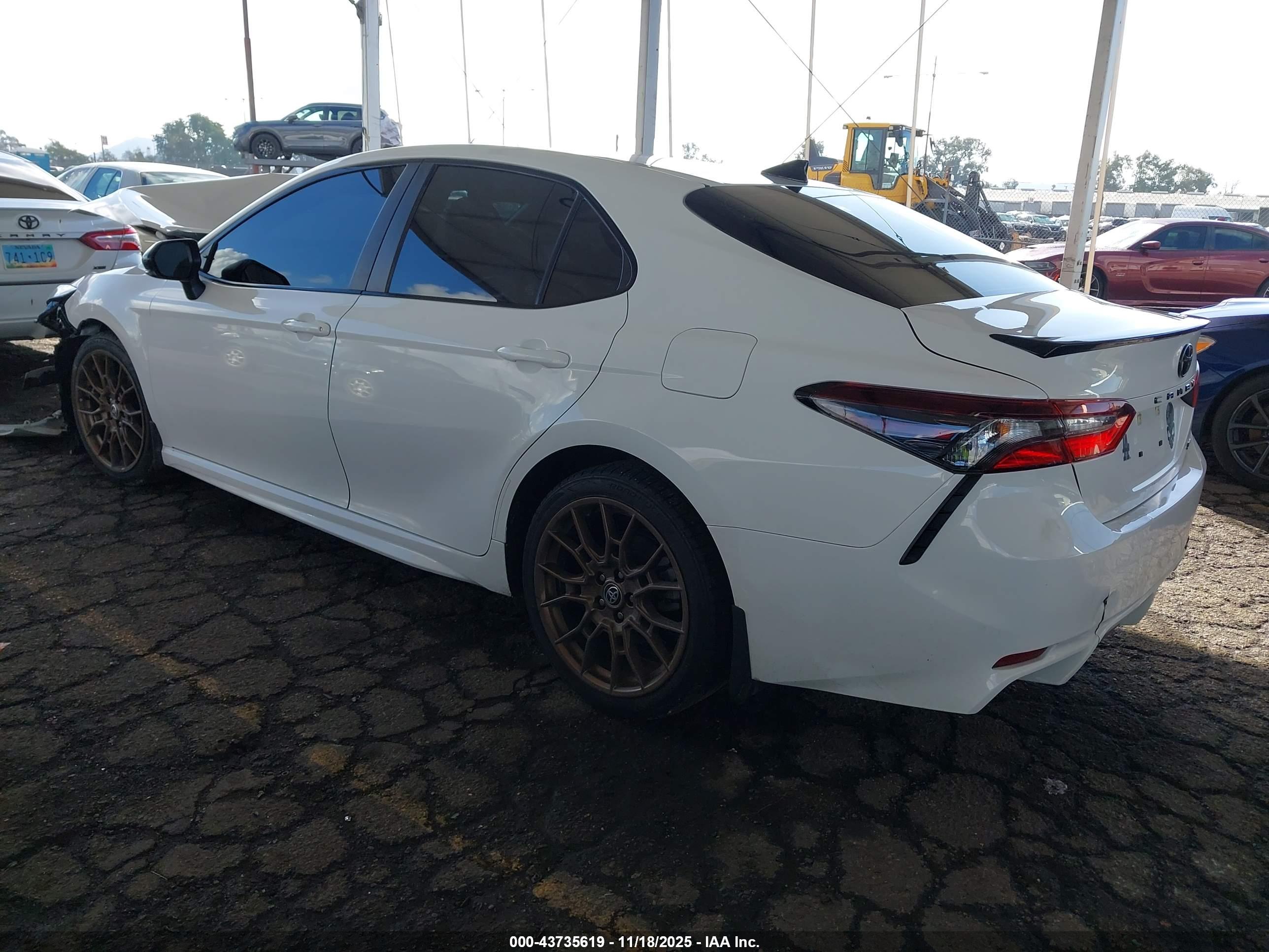 TOYOTA CAMRY image 3