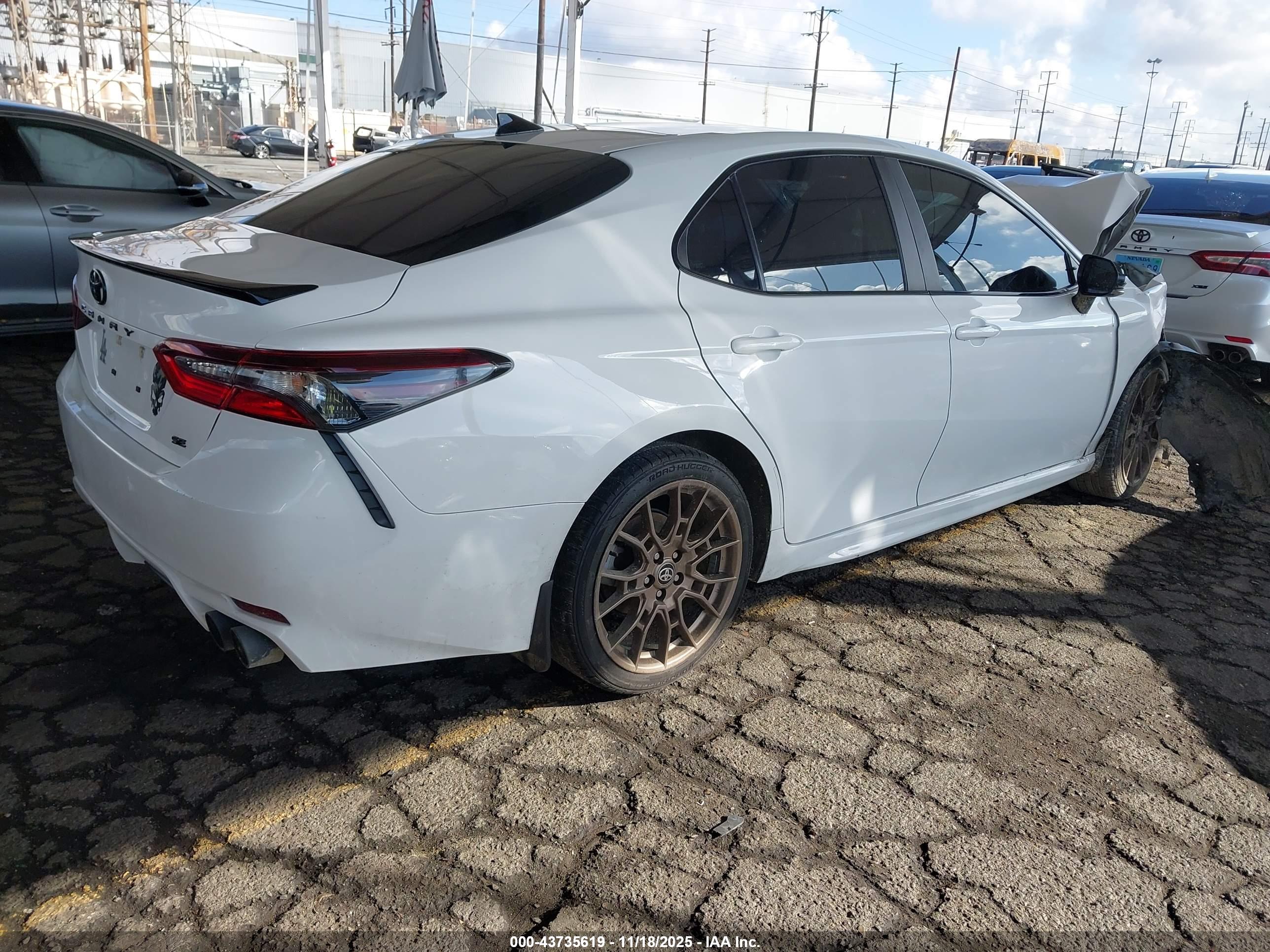 TOYOTA CAMRY image 4