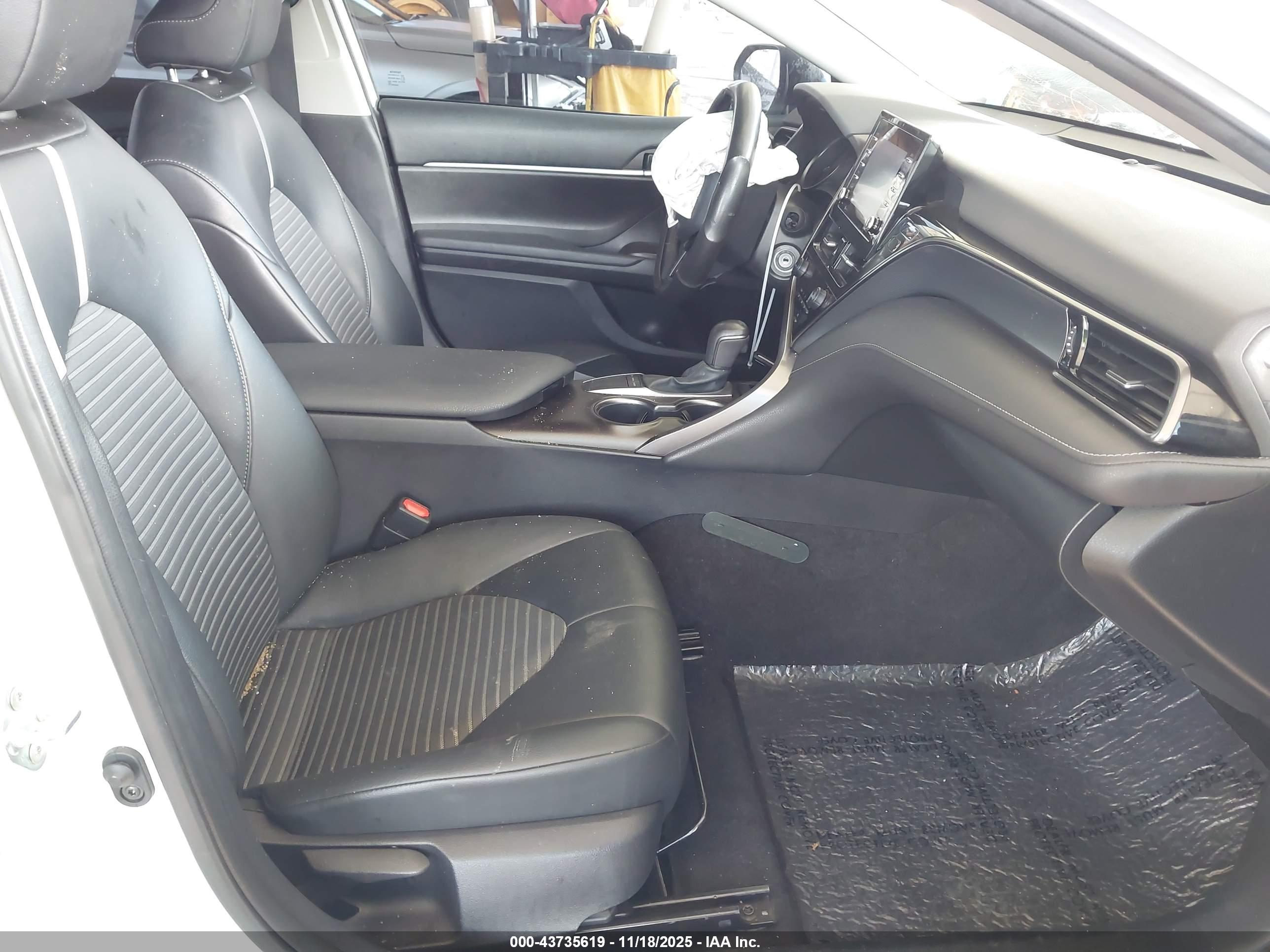 TOYOTA CAMRY image 5