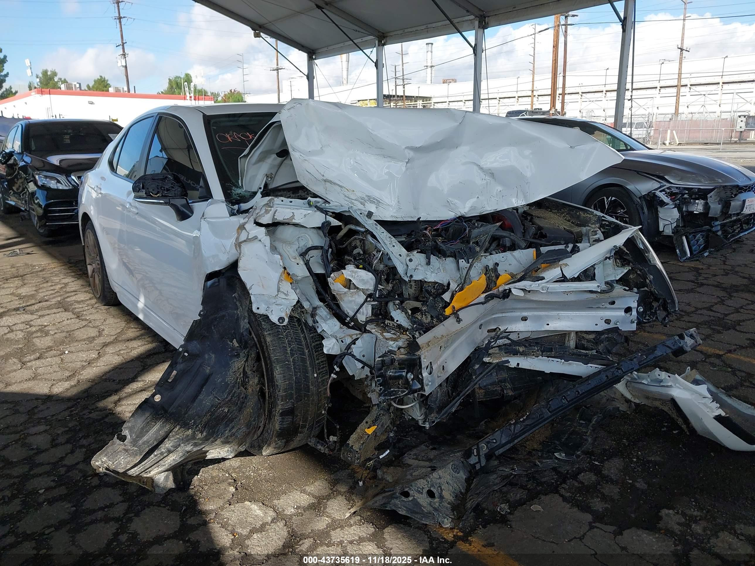 TOYOTA CAMRY image 6
