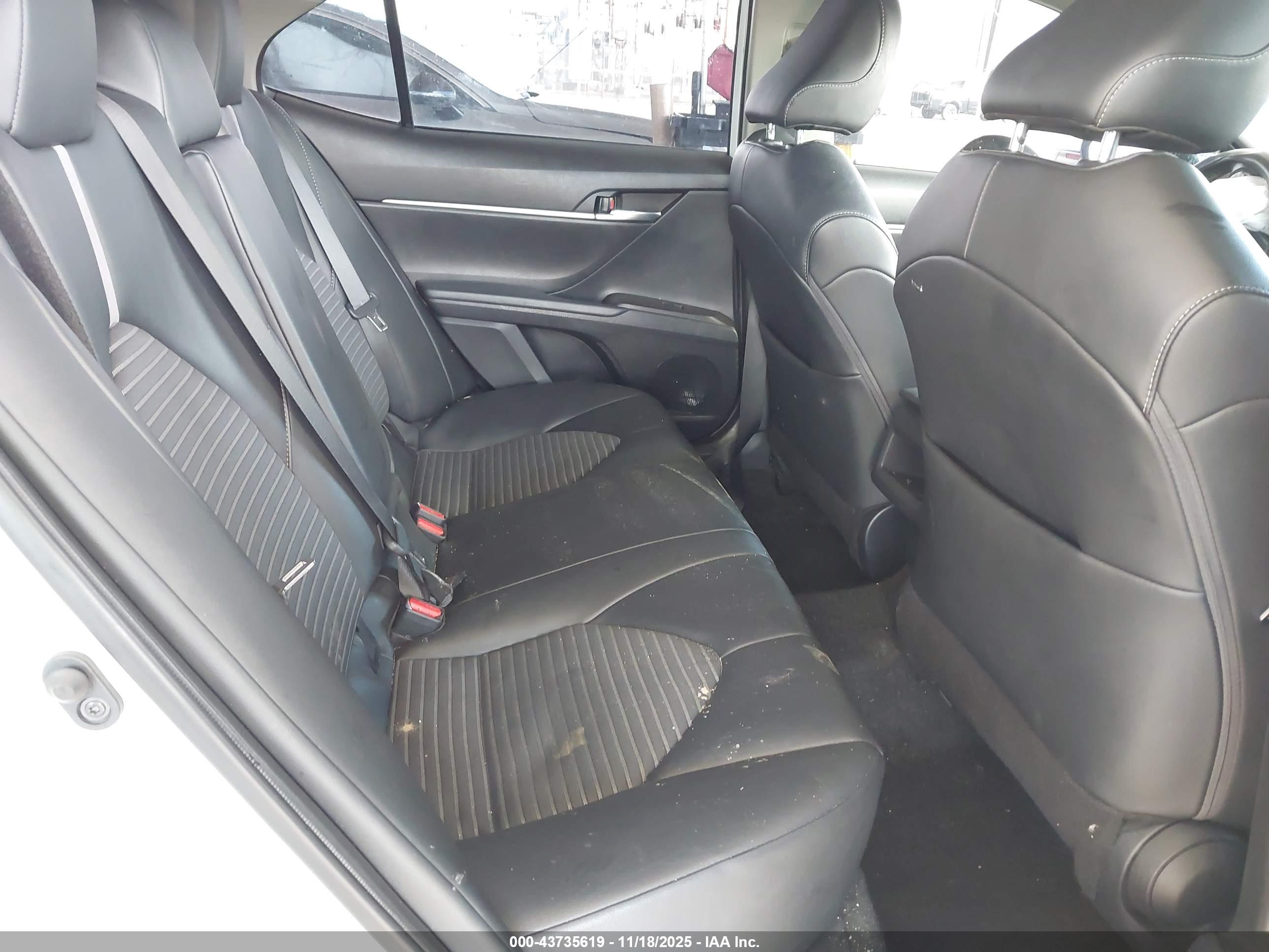 TOYOTA CAMRY image 8